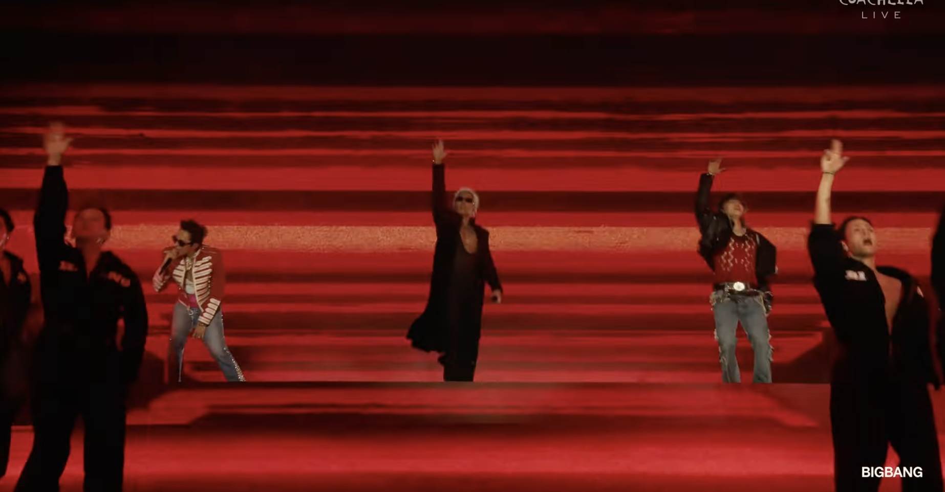 南韓天團BIGBANG<a href='https://star.ebc.net.tw/search/tags/太陽/' target='_blank'>太陽</a>、<a href='https://star.ebc.net.tw/search/tags/大聲/' target='_blank'>大聲</a>和GD登科切拉音樂節。（圖／翻攝自Coachella YouTube）