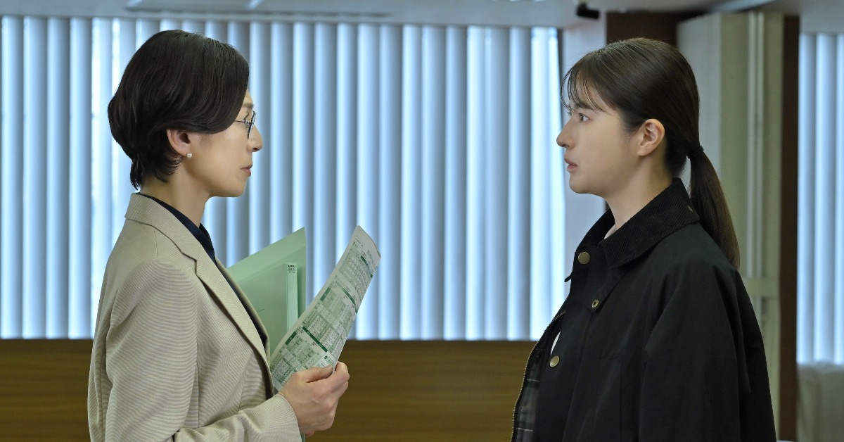 《對決》鈴木保奈美（左）和松本若菜正面對峙，隨著調查深入，雙方從試探走向價值觀衝突。（圖／Hami Video提供）