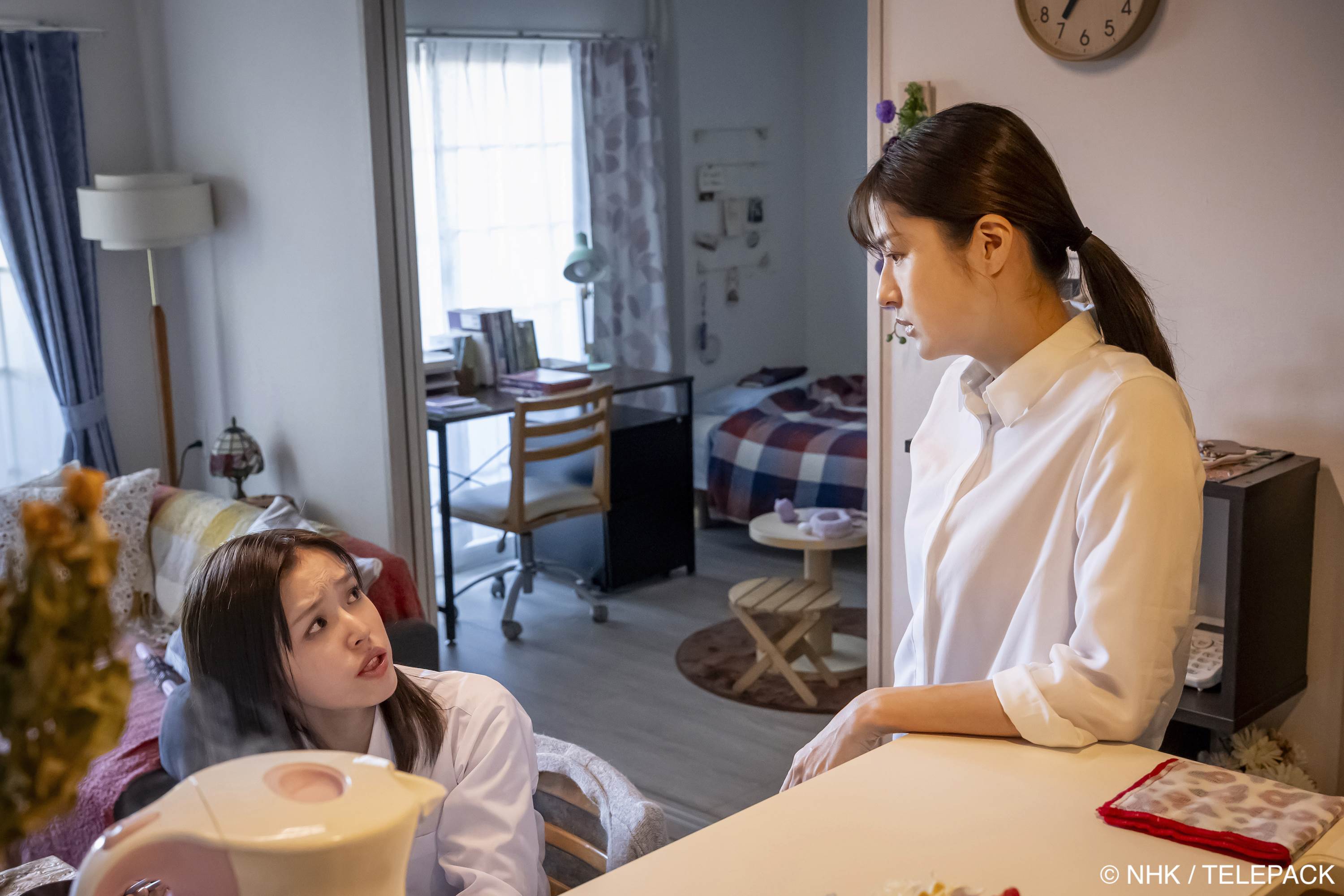 《對決》松本若菜（右）沒想到女兒（豊嶋花飾演）同時捲入自己正在調查的事件。（圖／Hami Video提供）