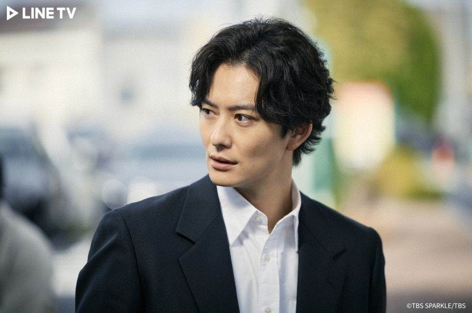 《田鎖兄弟》岡田將生劇中飾演刑警哥哥「田鎖真」。（圖／LINE TV提供）