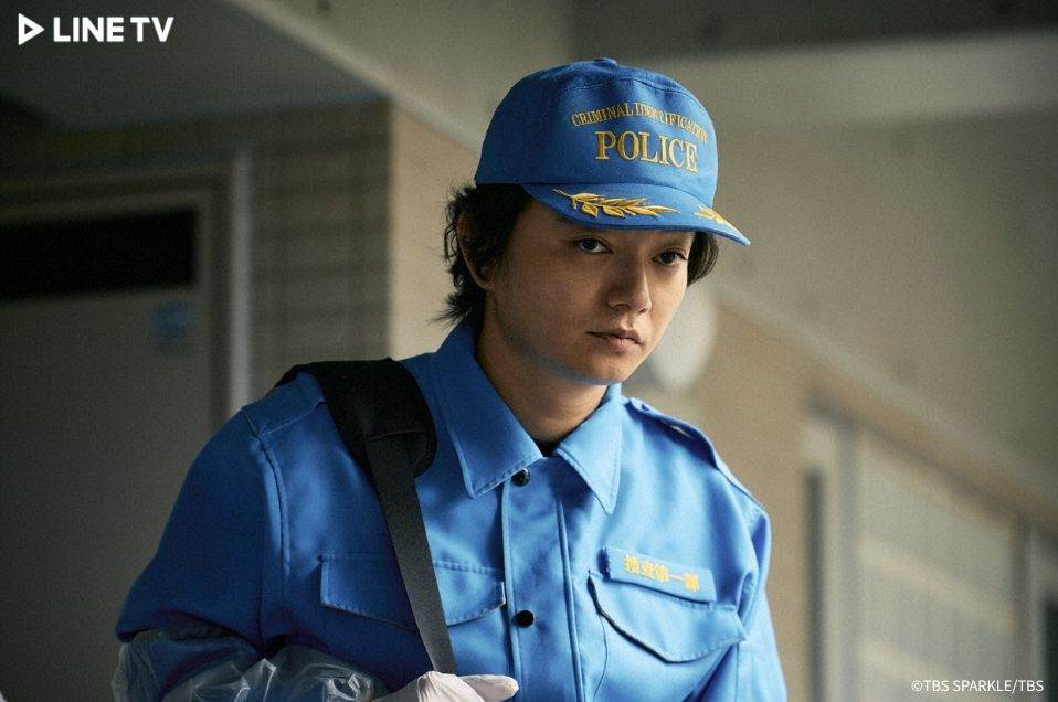 《田鎖兄弟》染谷將太飾演鑑識官弟弟「田鎖稔」。（圖／LINE TV提供）