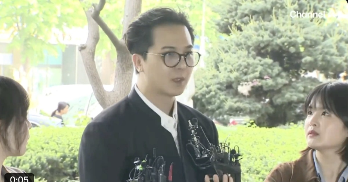 韓國男團WINNER成員宋旻浩（MINO）因兵役問題，現身首爾西部地方法院出席第一次庭審。（圖／翻攝自Channel A YouTube）