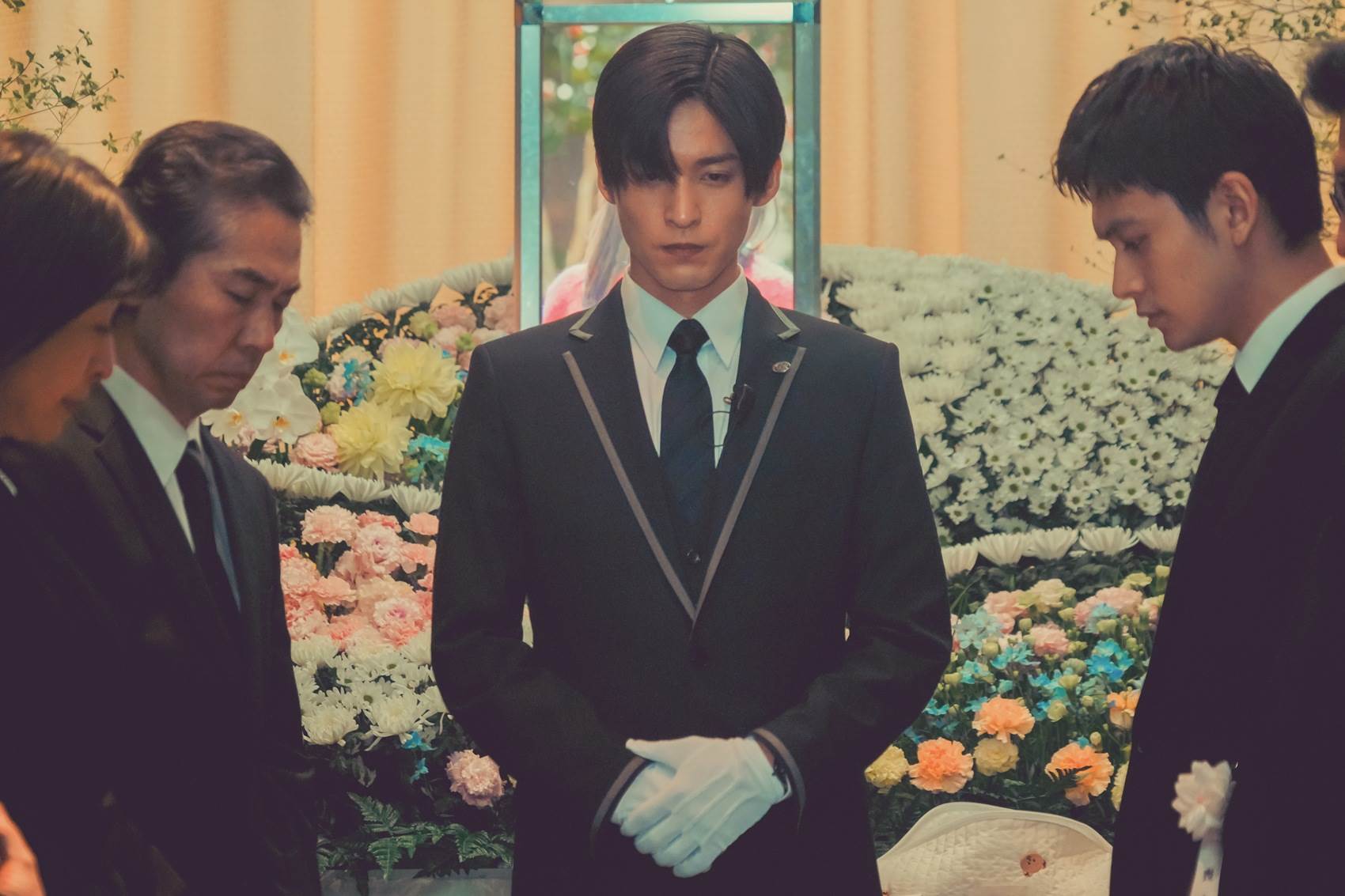 日本年度真人電影票房冠軍《別離無恙》目黑蓮在本作中飾演一名生命禮儀師。（圖／車庫娛樂提供）