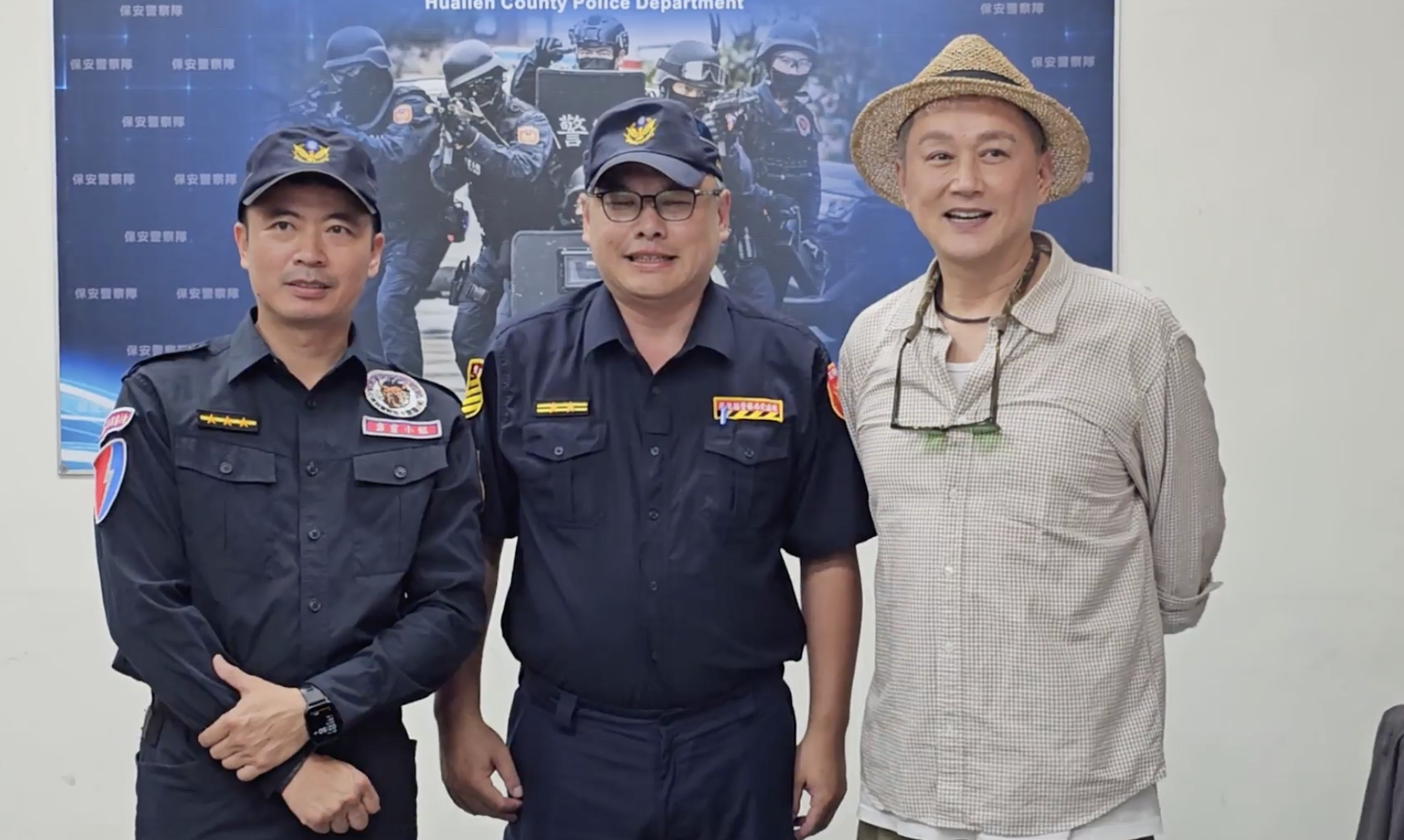 何篤霖親自赴警局向警方致謝。（圖／東森新聞）