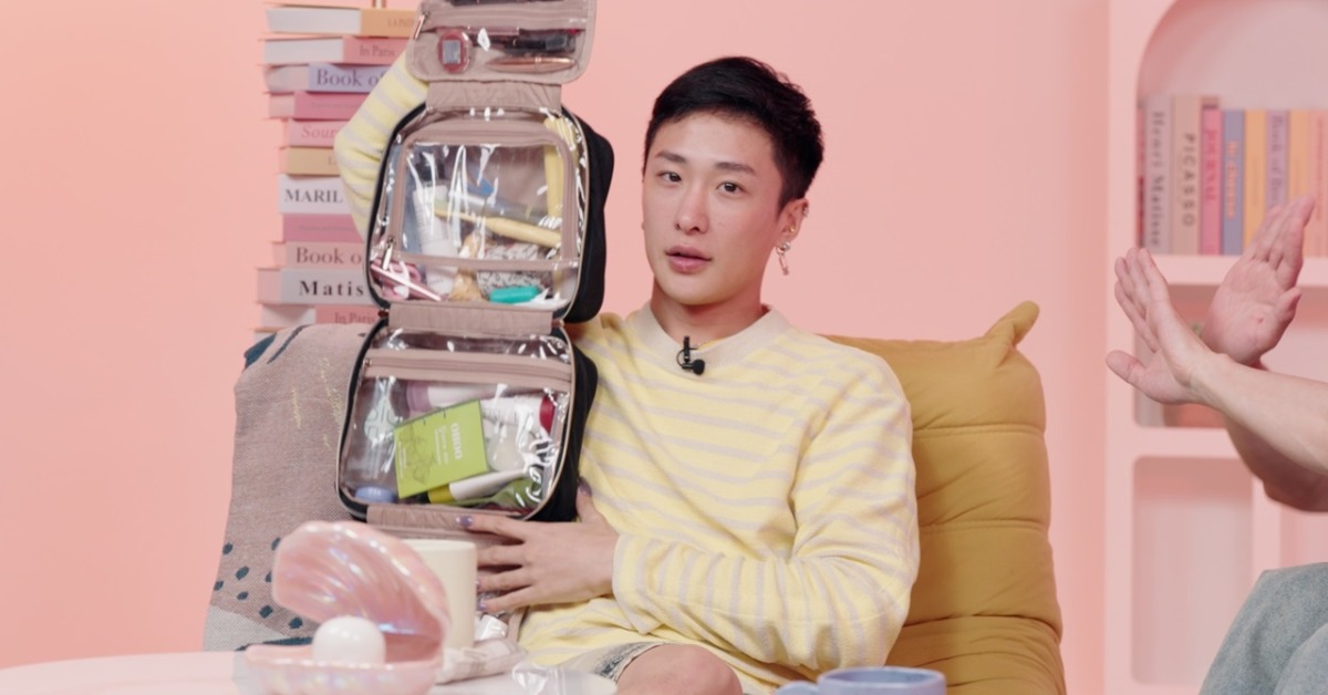 妮妃雅首度開箱化妝包，掏出超大老虎鉗。（圖／小公視提供）