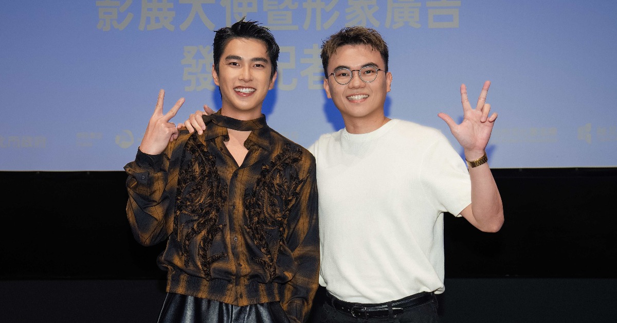 影展大使曾敬驊與導演潘客印再度合體，兩人手勢比出「28」，為第28屆台北電影節熱情揭開序幕。（圖／台北電影節）