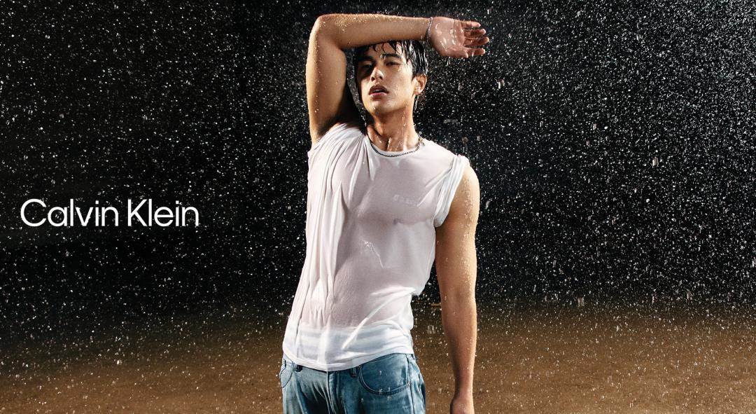 曾敬驊濕身廣告畫面撩人。（圖／CK）