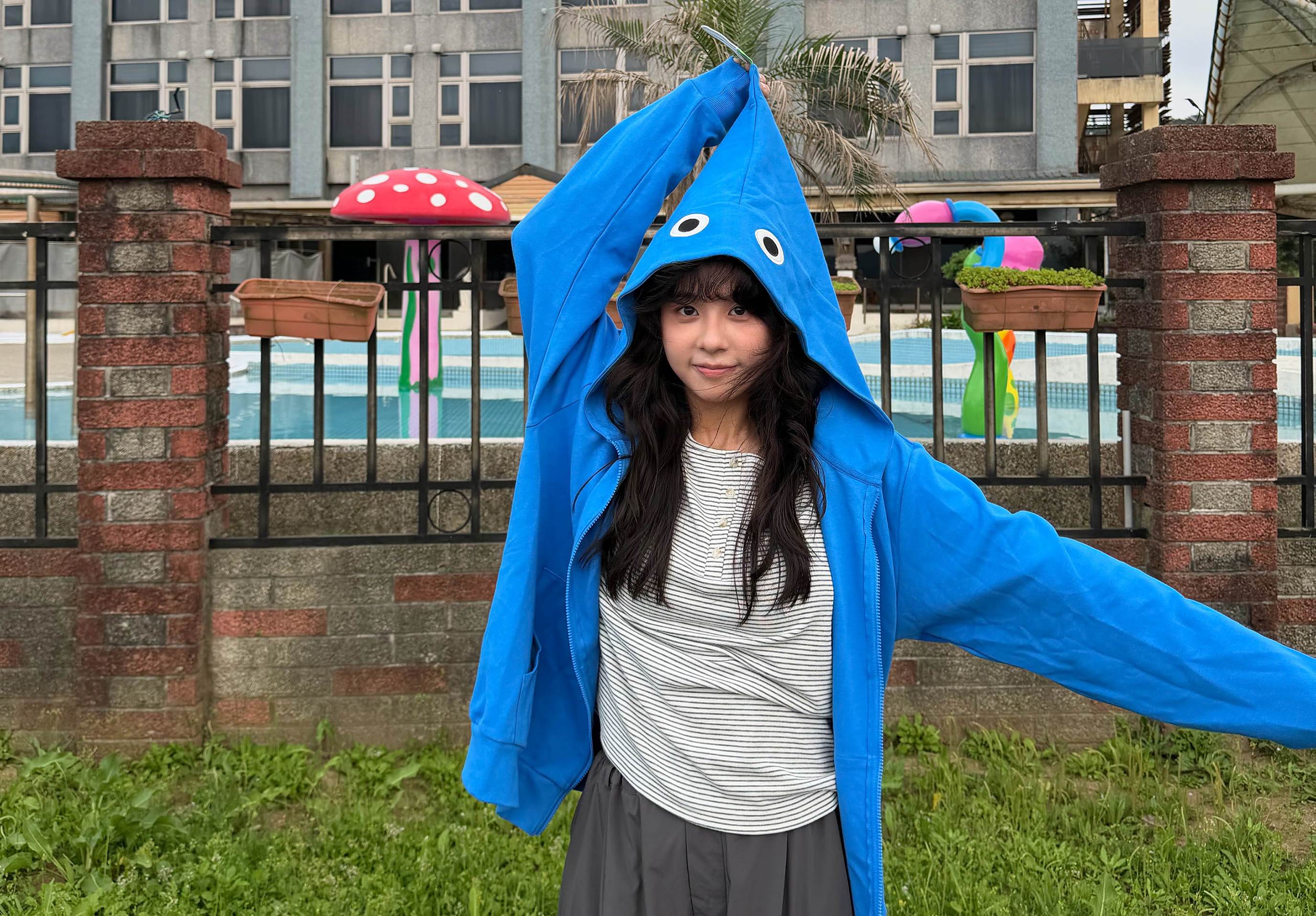 163braces收到Tota贈送的<a href='https://star.ebc.net.tw/search/tags/皮克敏/' target='_blank'>皮克敏</a>外套。（圖／形上娛樂提供）