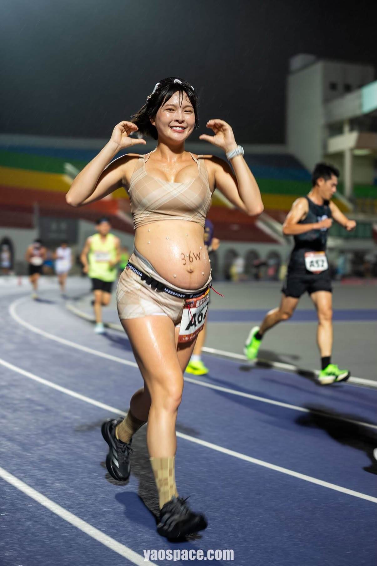 黃沐妍近日挺9個月孕肚跑5K挨轟。（圖／翻攝自Threads@yaoocheng)