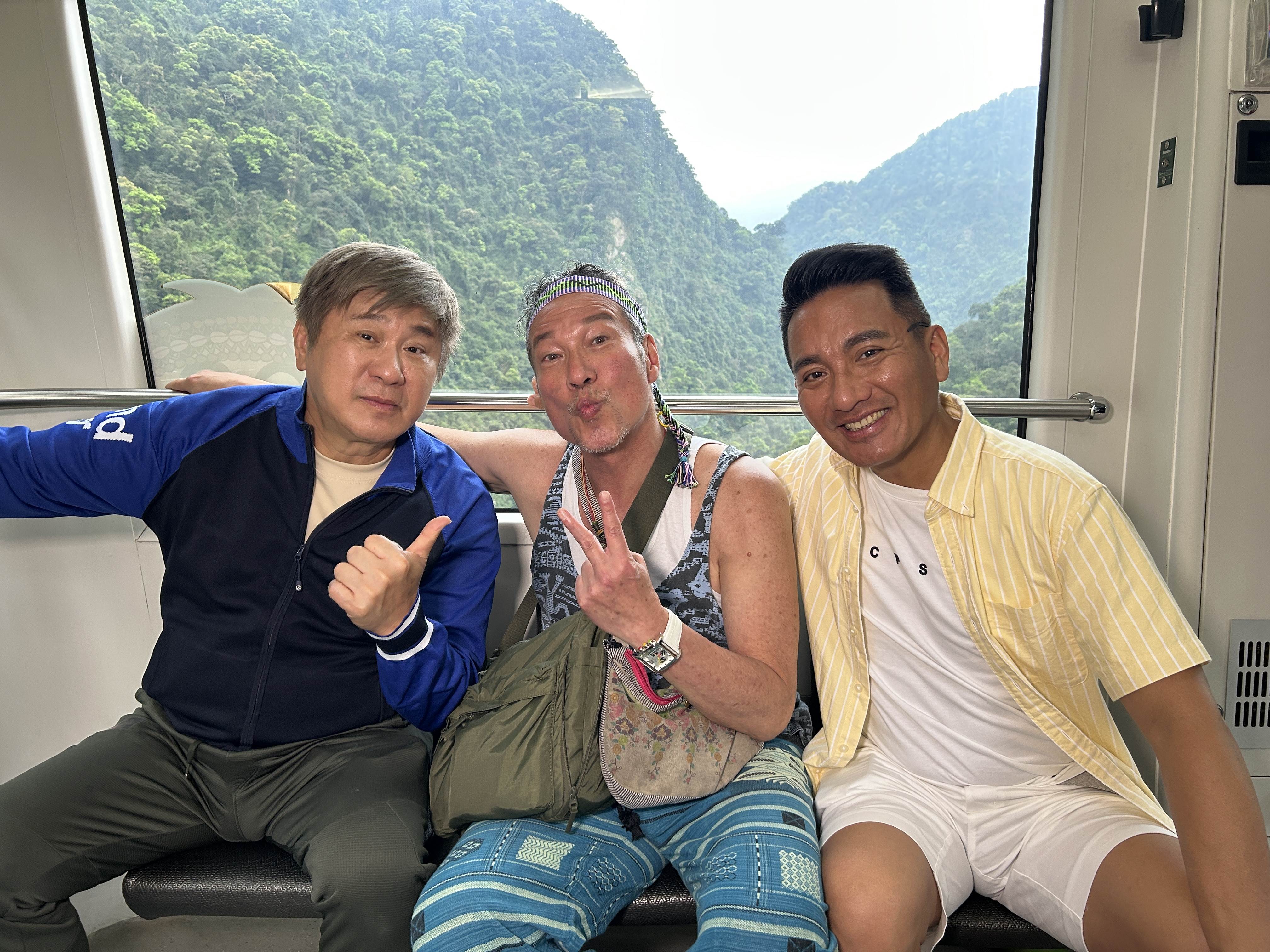 胡瓜帶著黃仲崑、民雄前往烏來。（圖／下面一位提供）