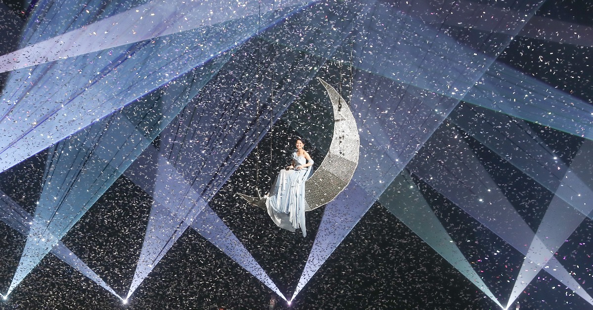 周蕙在演唱會因道具故障，一度卡在半空中。（圖／寬宏藝術提供）