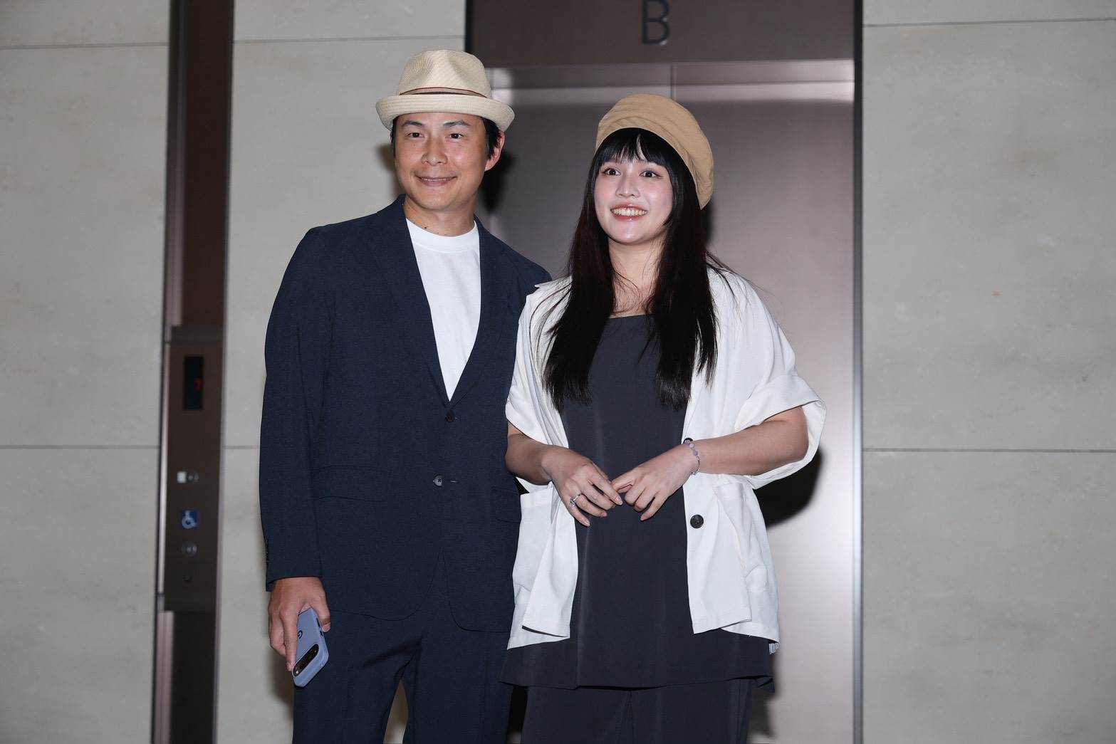 新婚夫妻孫協志與夏宇童出席婚禮。（圖／東森娛樂）