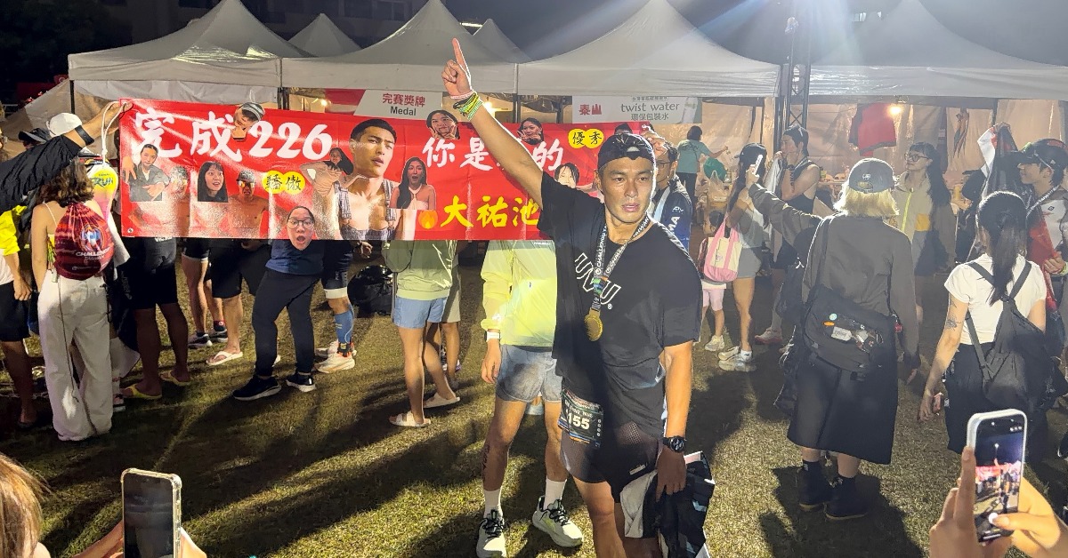 楊祐寧完賽鐵人三項226K。（圖／玩下娛樂）