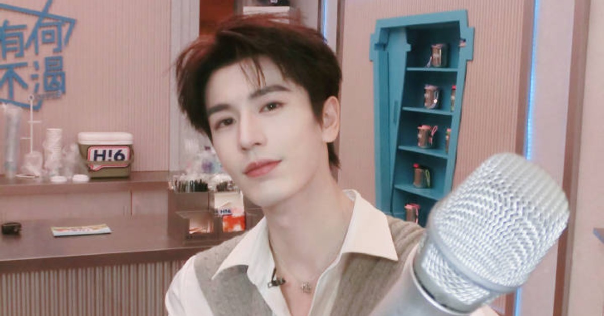 中國男星張凌赫，最近被目擊到走路一拐一拐還繼續拍戲。（圖／翻攝自微博@張凌赫z）