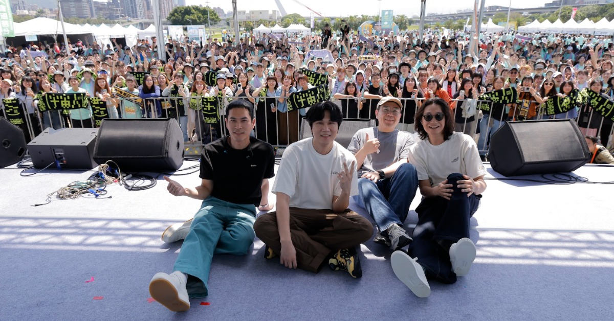 表演嘉賓宇宙人再創大型KTV現場，粉絲合唱嗨翻終點線。（圖／國家地理）