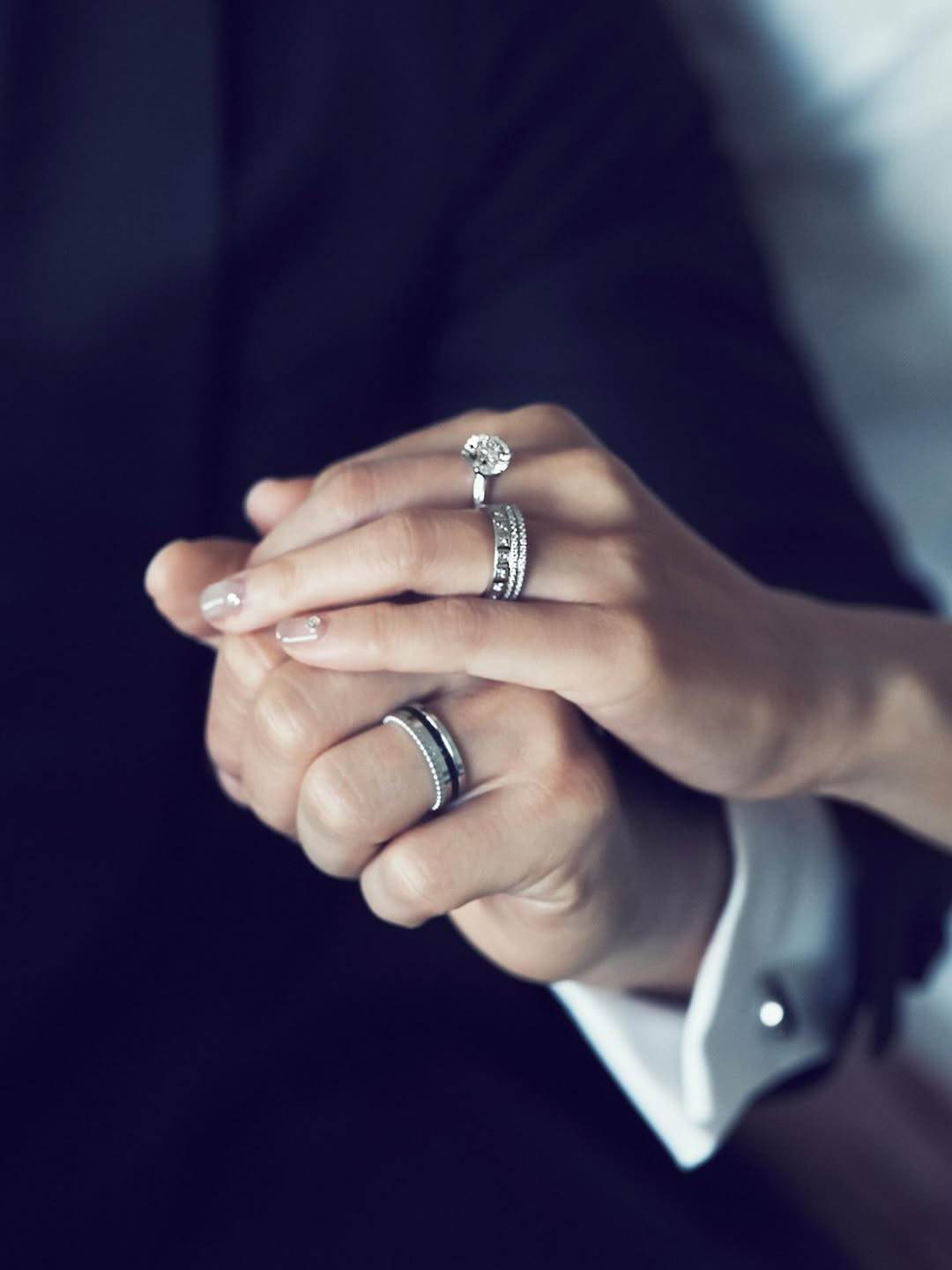 兩人甜蜜曬出婚戒畫面。（圖／翻攝自阿Sa IG）