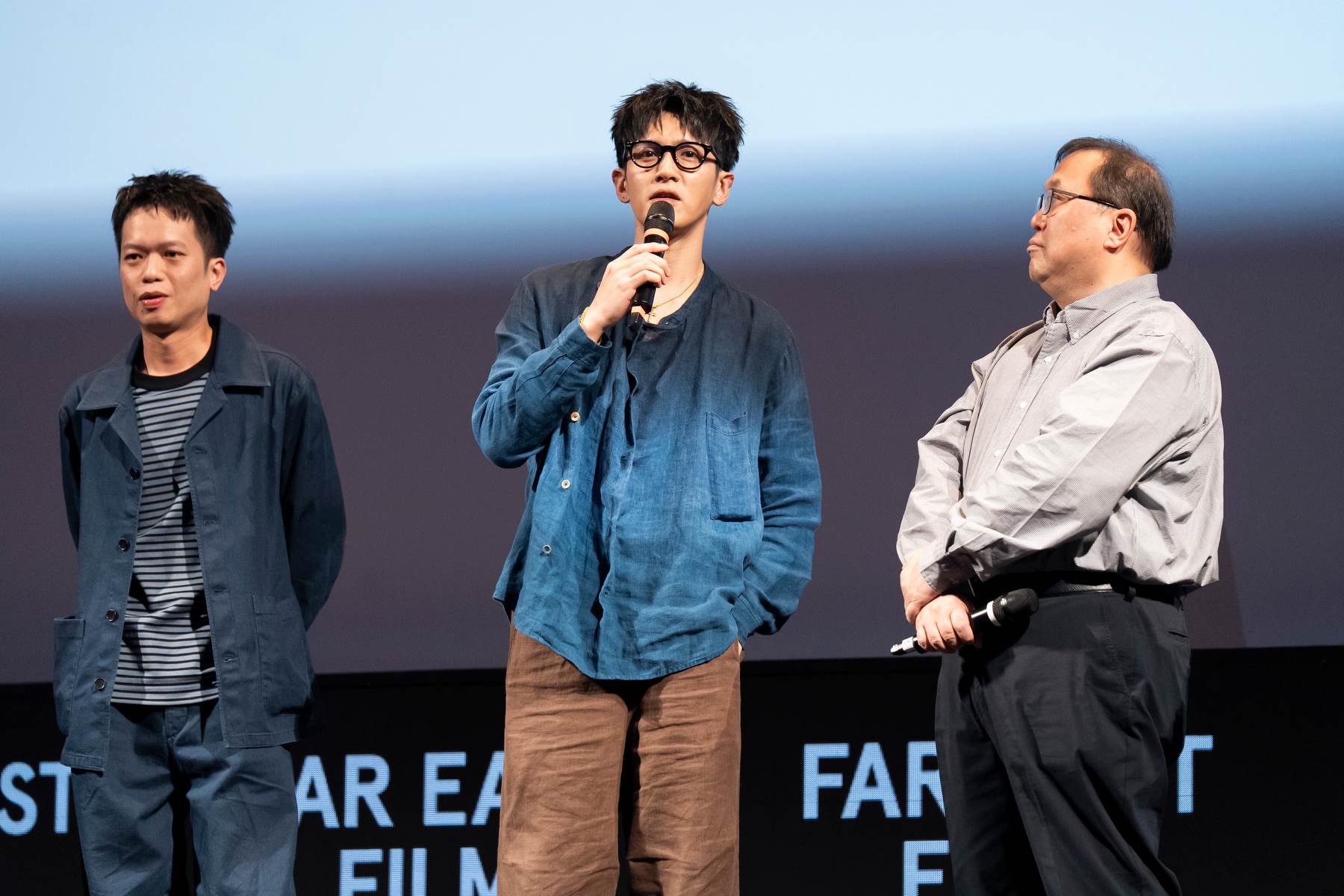 《我未許願先吹蠟燭》男主角柯震東（中）、導演周鉅宏（左）、監製唐在揚於<a href='https://star.ebc.net.tw/search/tags/義大利遠東國際影展/' target='_blank'>義大利遠東國際影展</a>。（圖／FEFF28提供、官方攝影Alice_Durigatto）