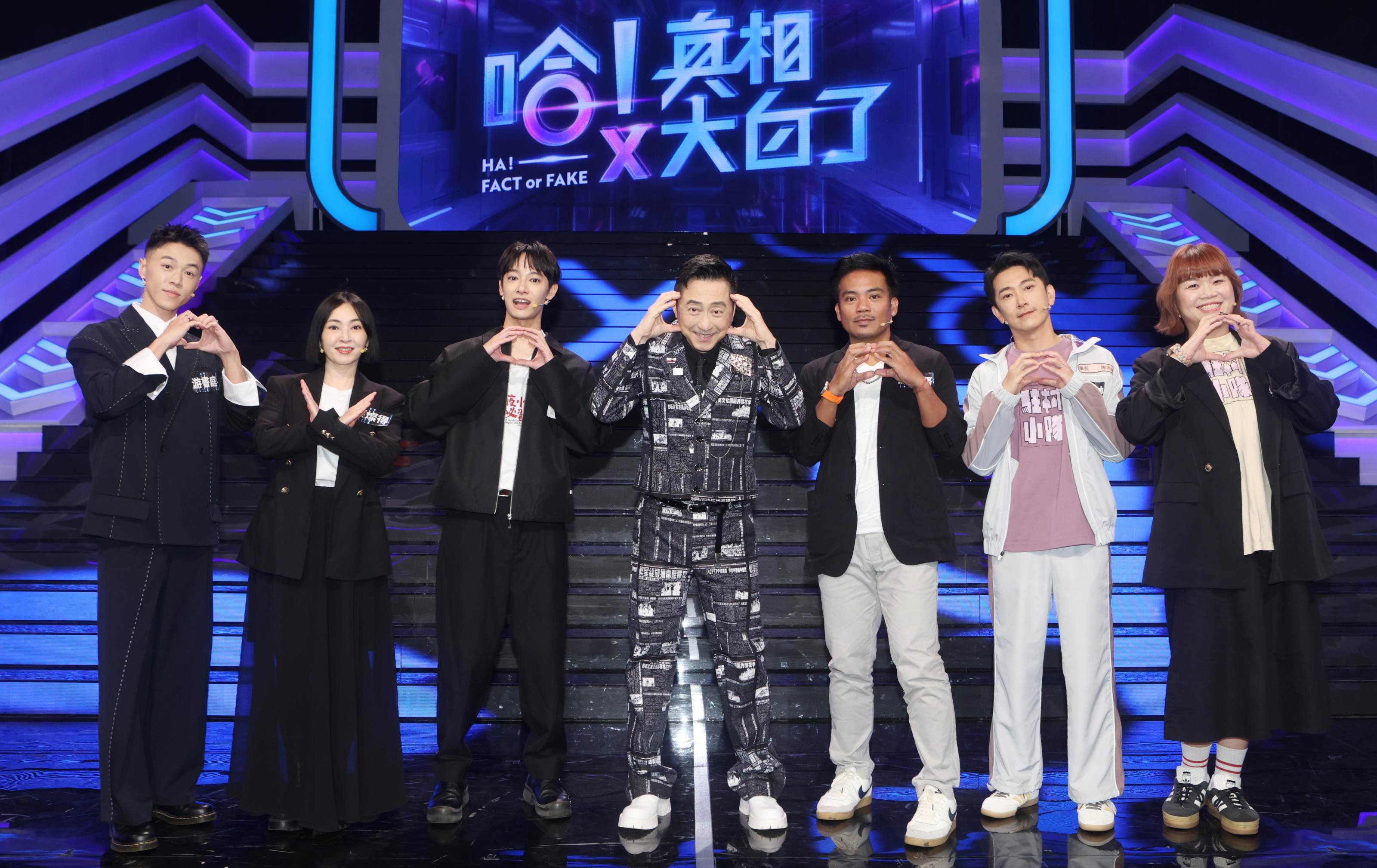 網紅游書庭（左起）、藝人蔡燦得、劉修甫、撒基努、施名帥、吉那同上哈林節目。（圖／公視提供）