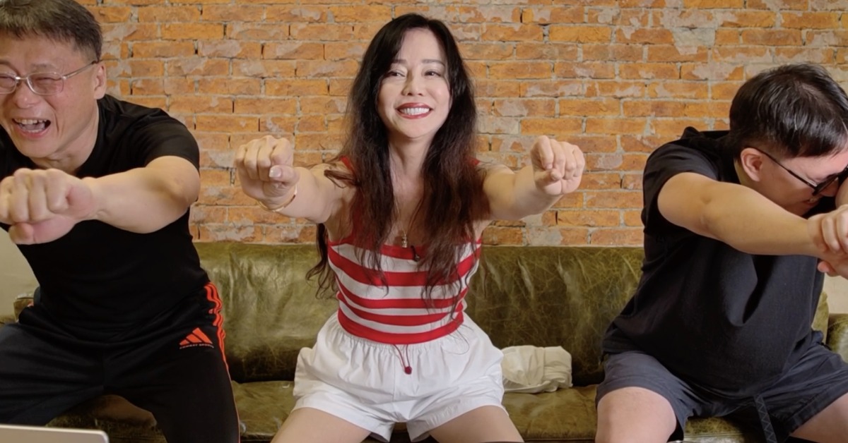 資深藝人狄鶯直播間拼尺度。（圖／翻攝自Twitch@nana898911）