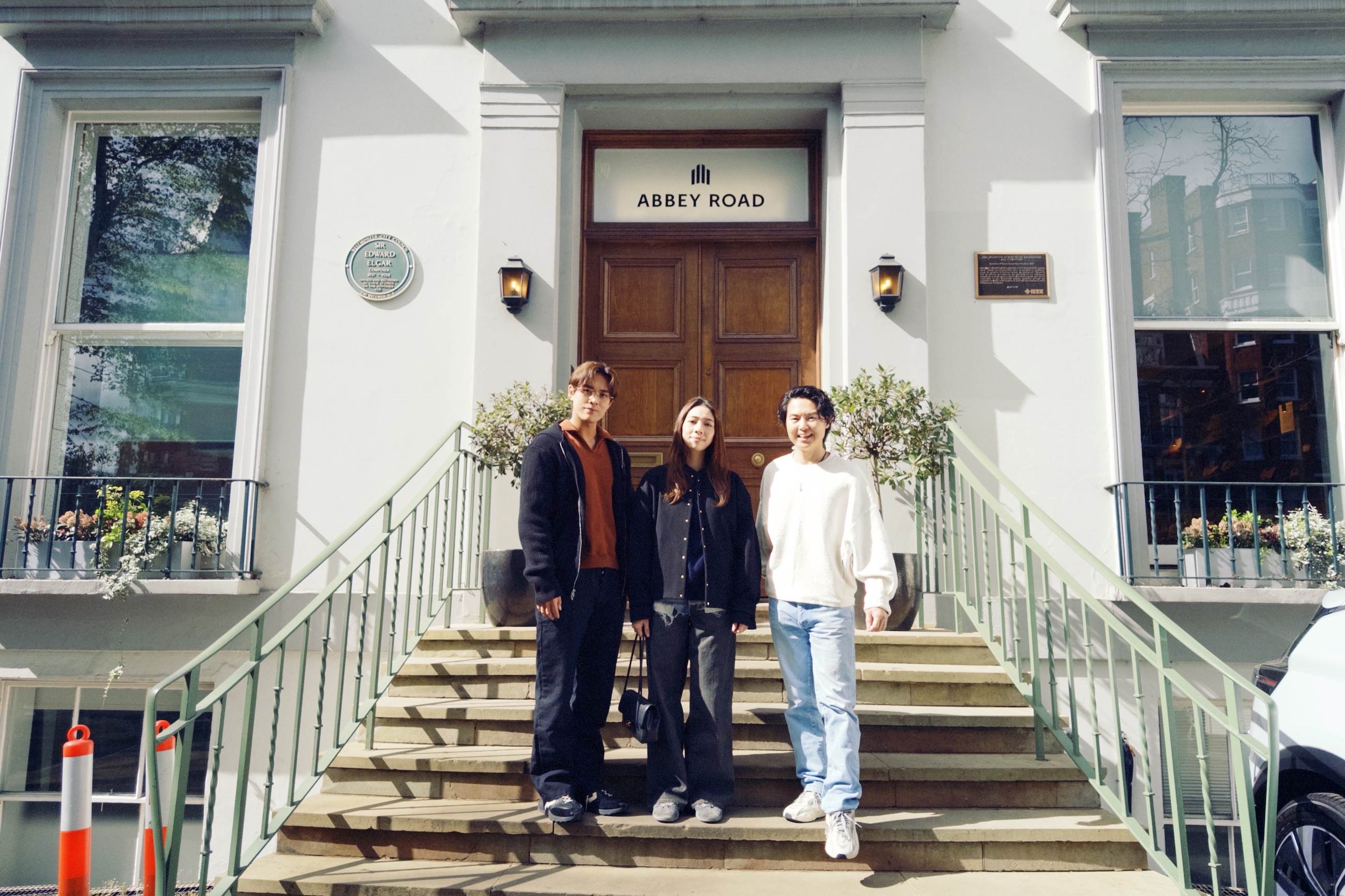 告五人重返艾比路錄音室。（圖／相信音樂提供）