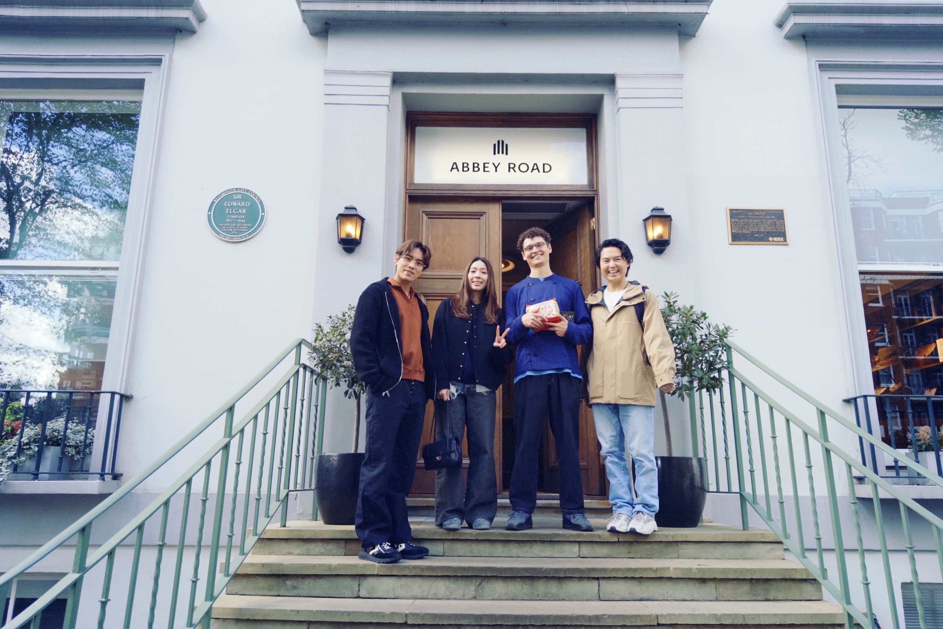 告五人跨海直送專輯+「神級家鄉味」　時隔一年再續樂緣。（圖／相信音樂提供）