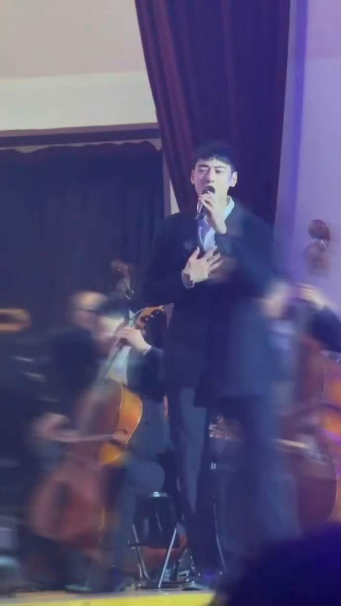 南韓男團ASTRO成員車銀優日前捲入逃稅爭議，在公開現身的<a href='https://star.ebc.net.tw/search/tags/軍樂隊/' target='_blank'>軍樂隊</a>演出首度現身。（圖／翻攝自X）