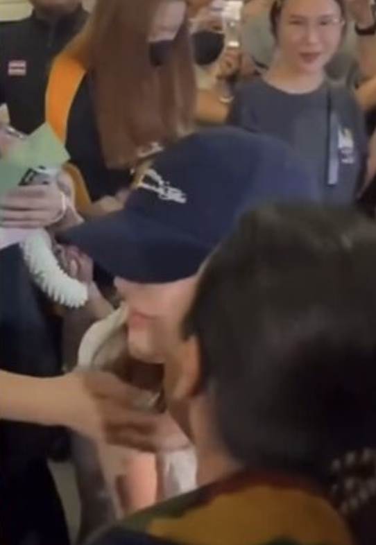 親趙露思的泰國女粉絲也接受泰媒採訪。（圖／翻攝自微博）