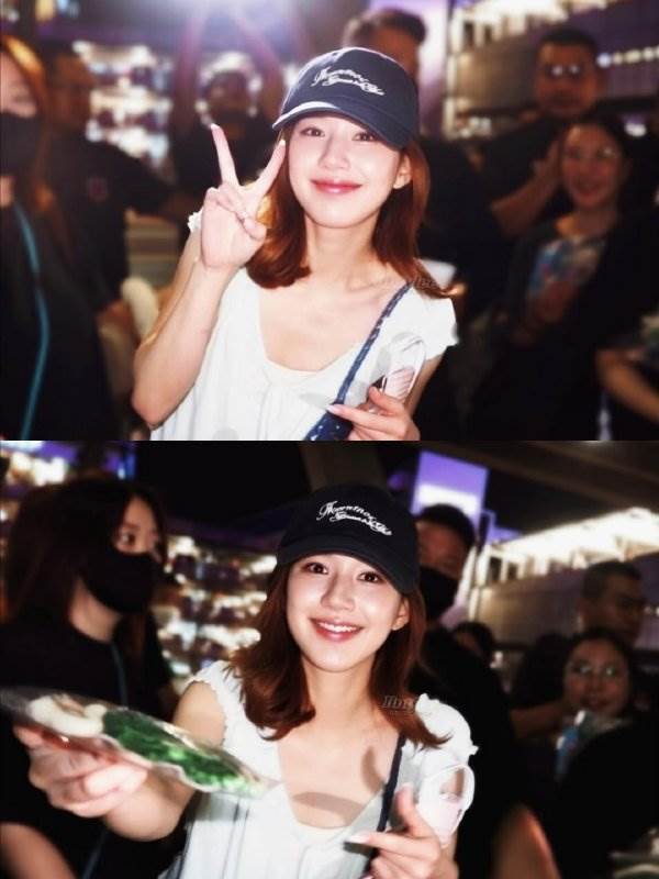 中國女星趙露思親切和泰國熱情粉絲互動。（圖／翻攝自微博）
