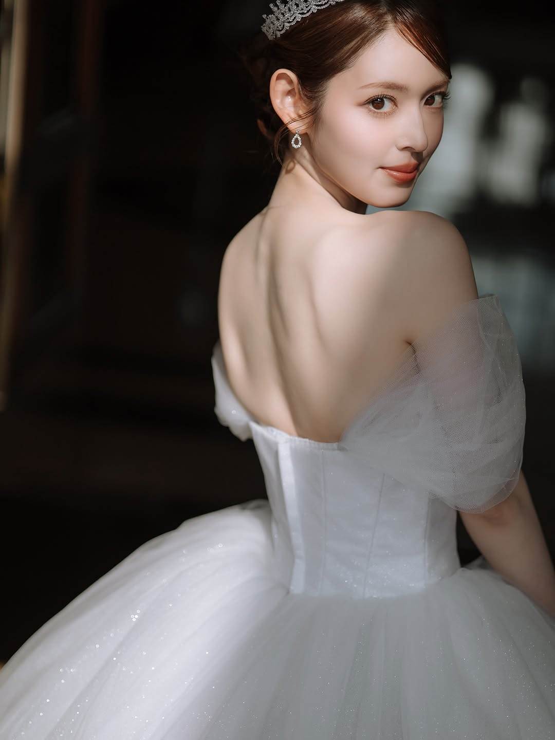 日本女星矢作穗香曬出婚紗照宣布<a href='https://star.ebc.net.tw/search/tags/結婚/' target='_blank'>結婚</a>喜訊。（圖／翻攝自矢作穗香 IG）
