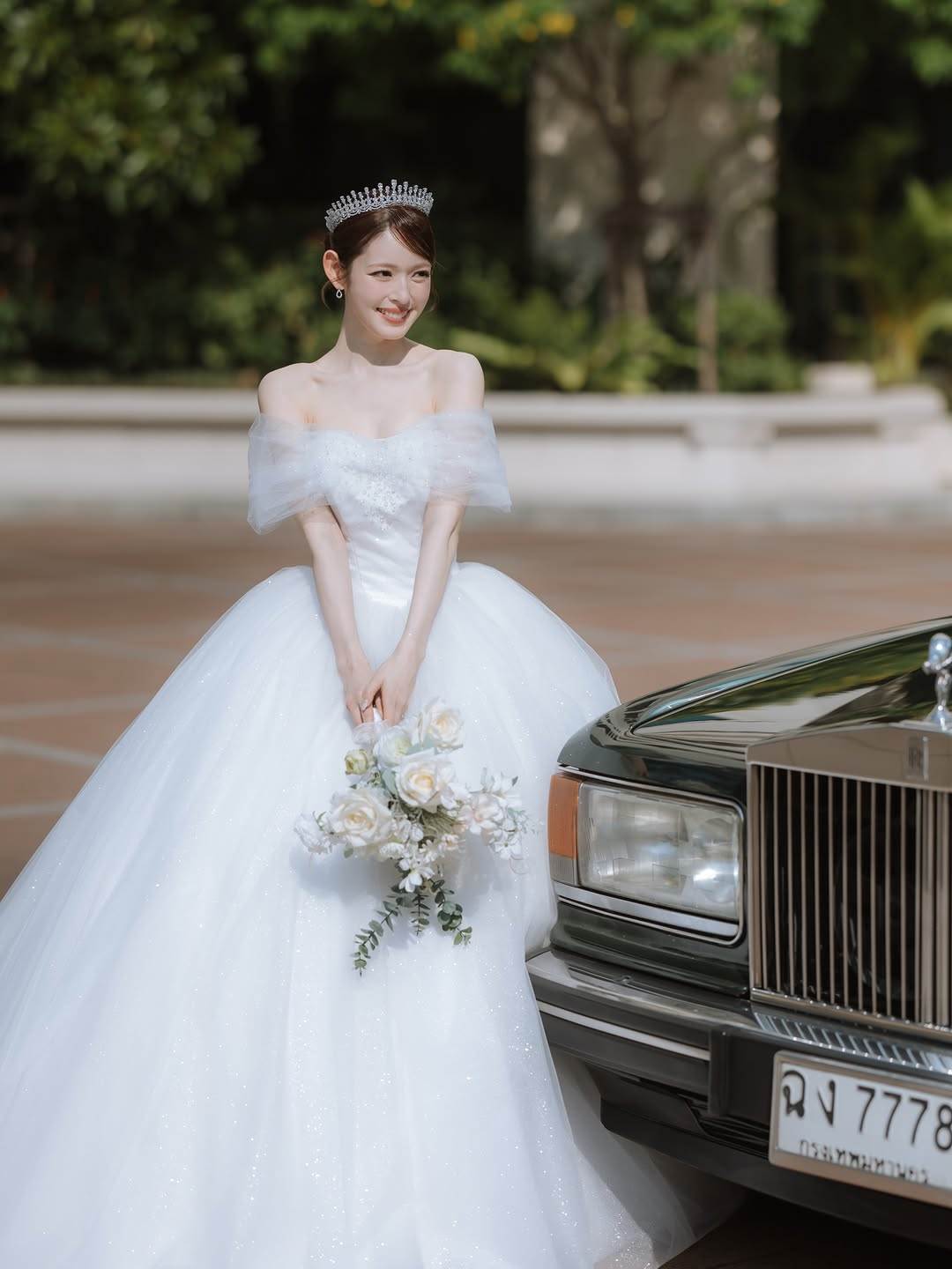 日本女星矢作穗香曬出婚紗照宣布結婚喜訊。（圖／翻攝自矢作穗香 IG）