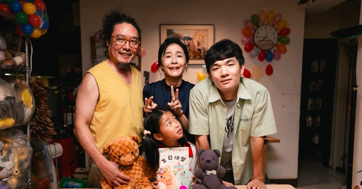 《小房革命》小演員連澄（前）飾演主角「小房」，葉子彥（後排左起）、陳婉婷、胡智強分飾父、母親與哥哥。（圖／公視提供）