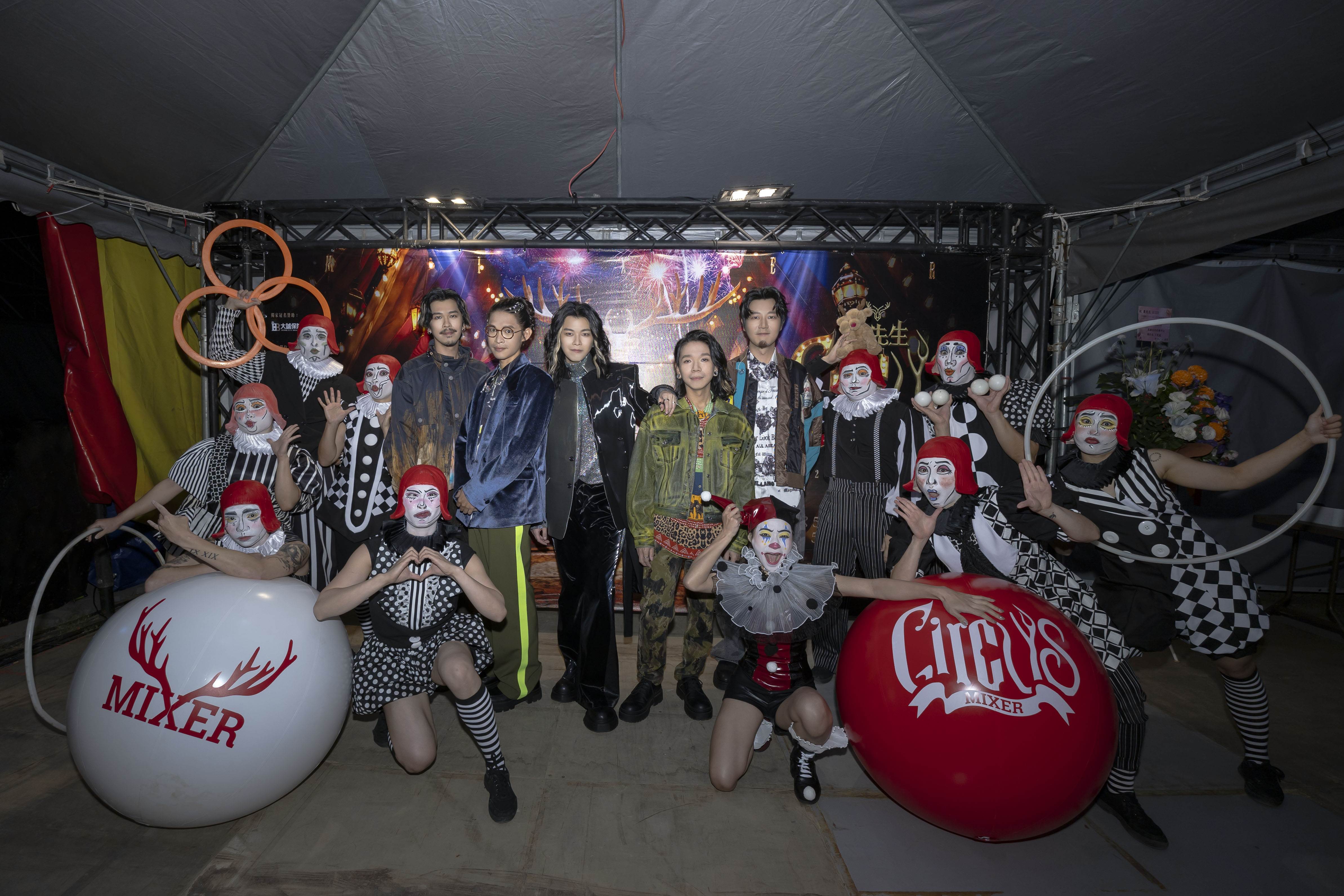 金曲樂團麋先生與馬戲表演團隊Eye Catching Circus創造焦點合作，將高難度特技與演唱會內容融合 。（圖／相信音樂提供）