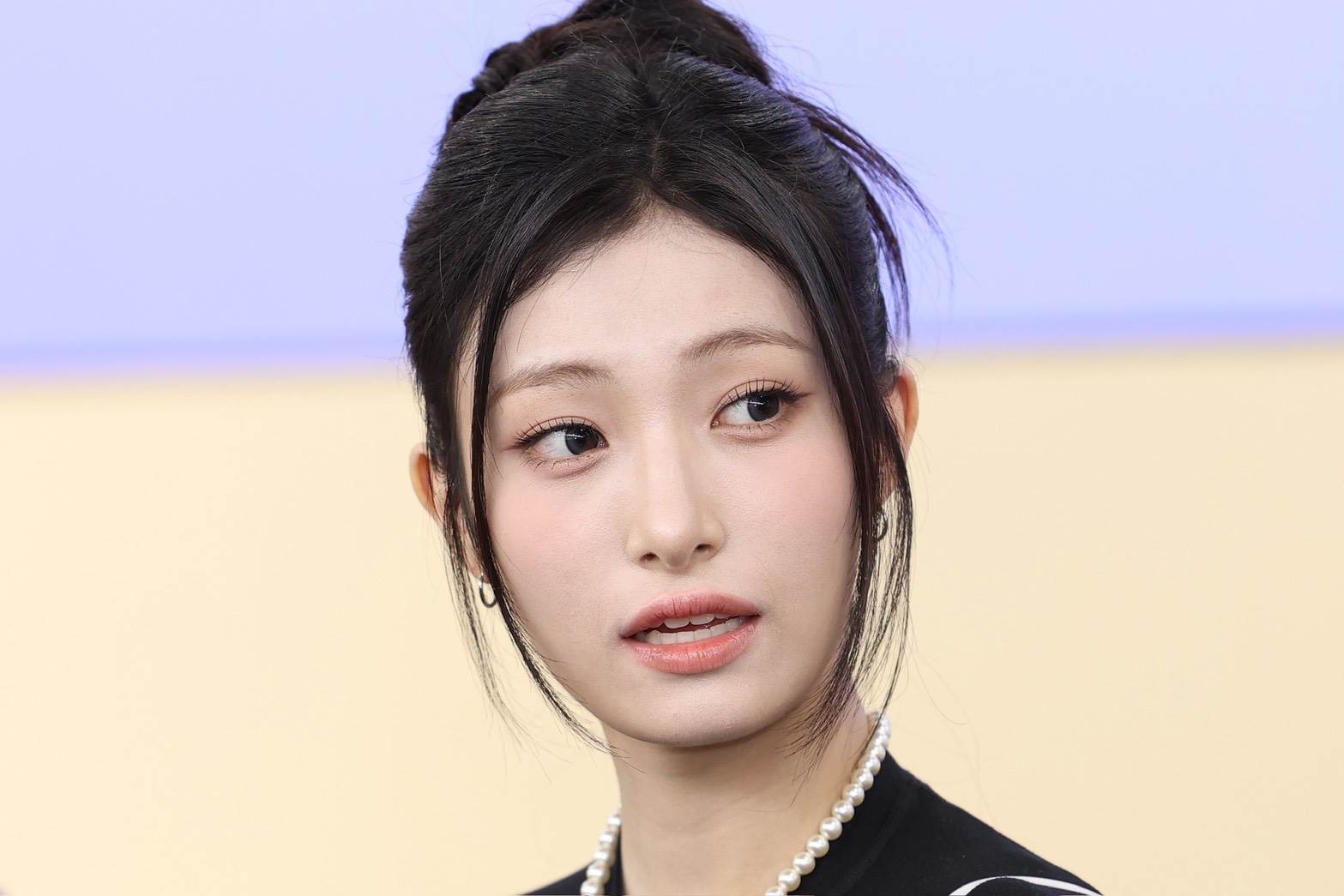 南韓女團ODD YOUTH成員YE EUM語言能力很強，特別準備了中文：「聽說台灣風景很漂亮，今天來了才知道真的很美」。（圖／東森娛樂）