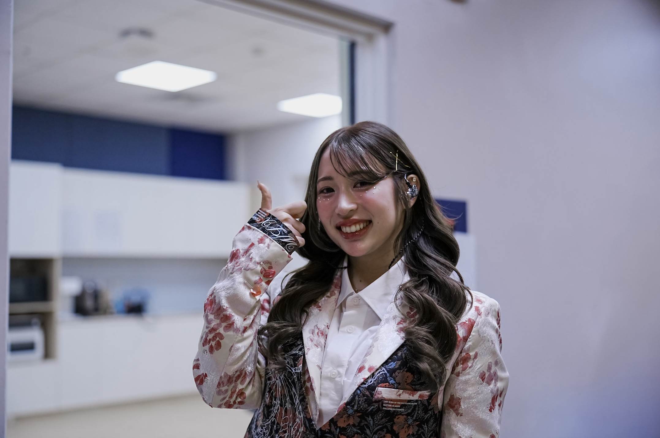日本創作歌手MAHIRU（茉ひる）在台上和台灣粉絲約定明年3月見。（圖／大鴻藝術BIG ART / 大福音樂HAPPY MUSIC提供）