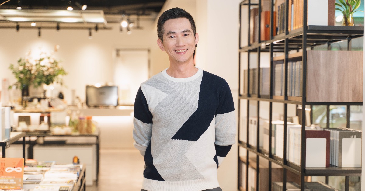 《大愛街2巷》李辰翔飾演簡不凡，是位個性溫和的上班族。（圖／大愛）