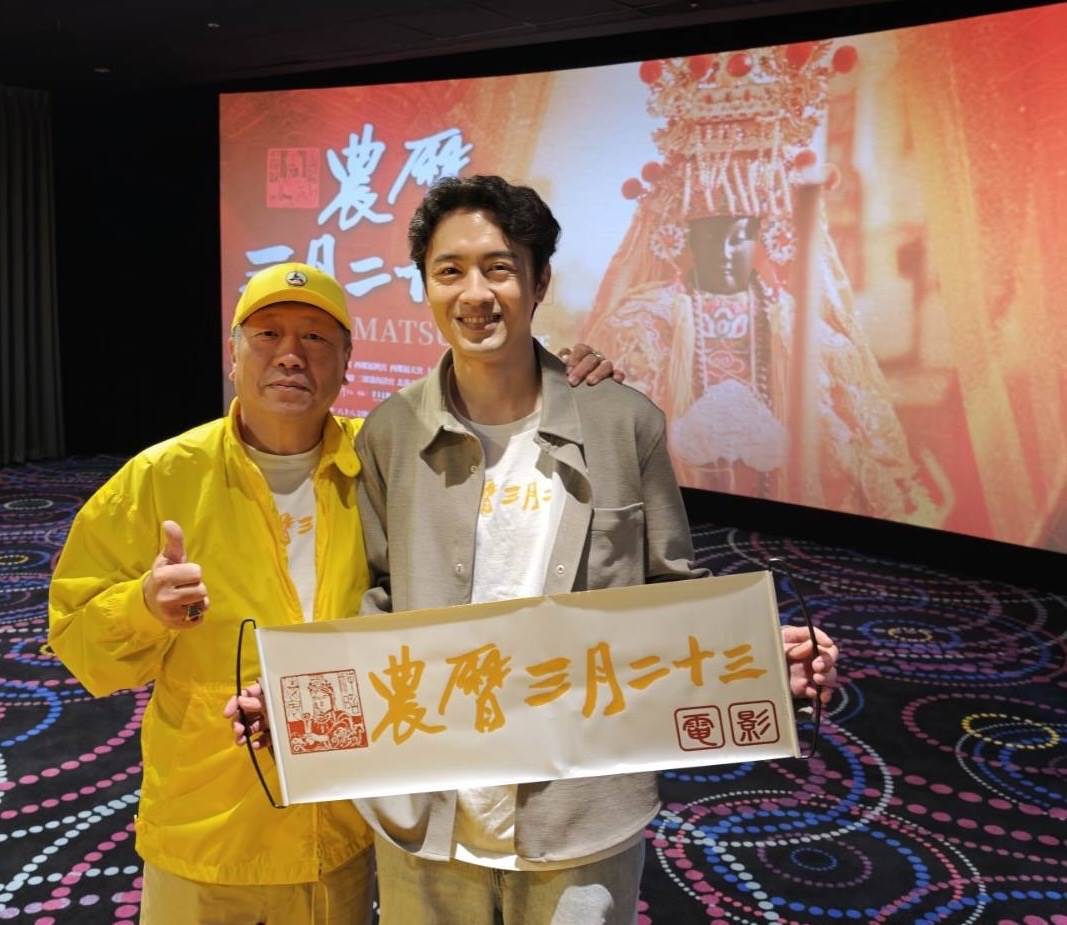 導演王重正（左）及片中飾演正義警察符皓的吳政勳出席包場特映會。（圖／展奕娛樂）
