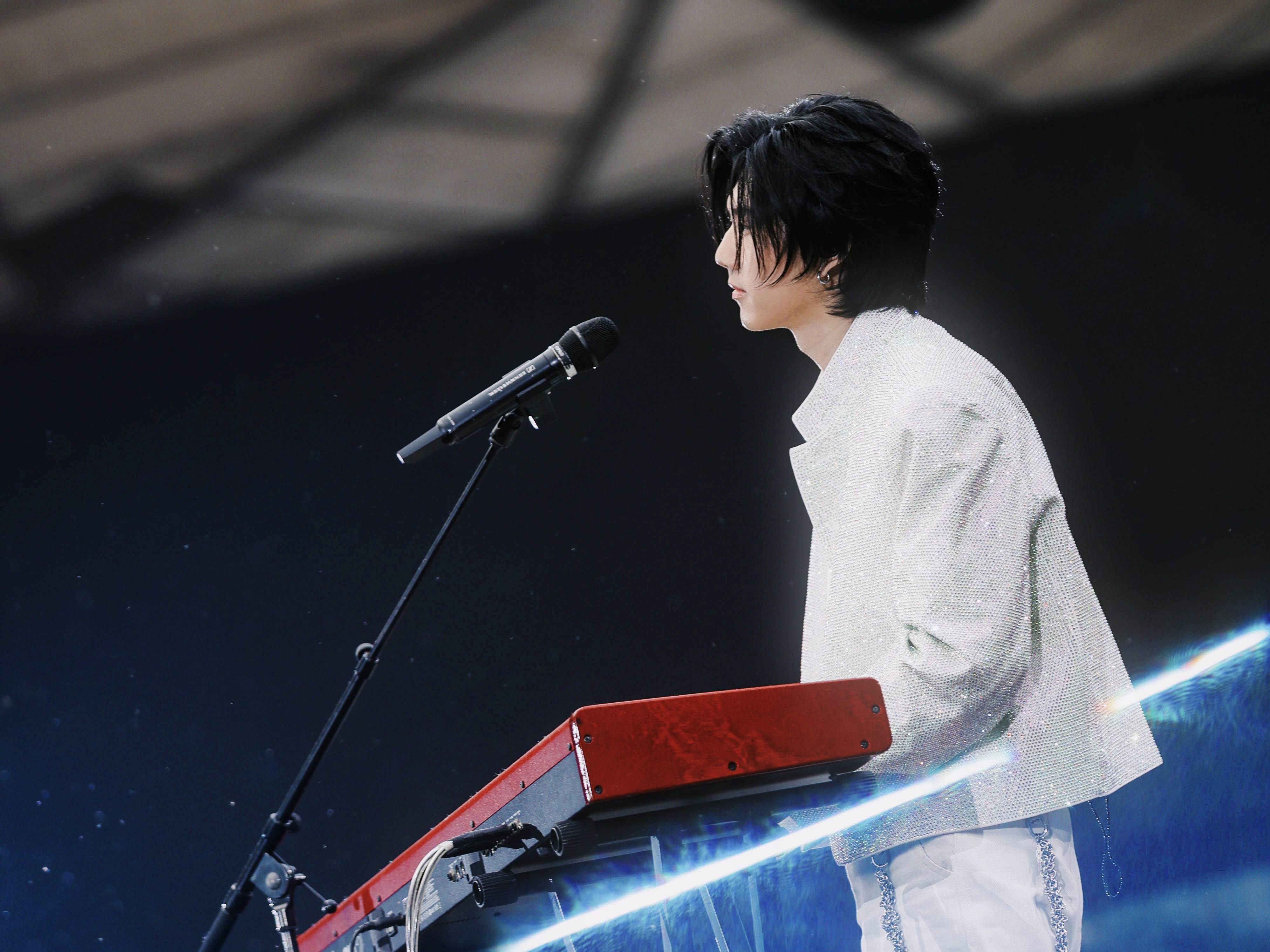5525+2《回到那一天》演唱會由Ray 黃霆睿擔任開場嘉賓。（圖／相信音樂提供）