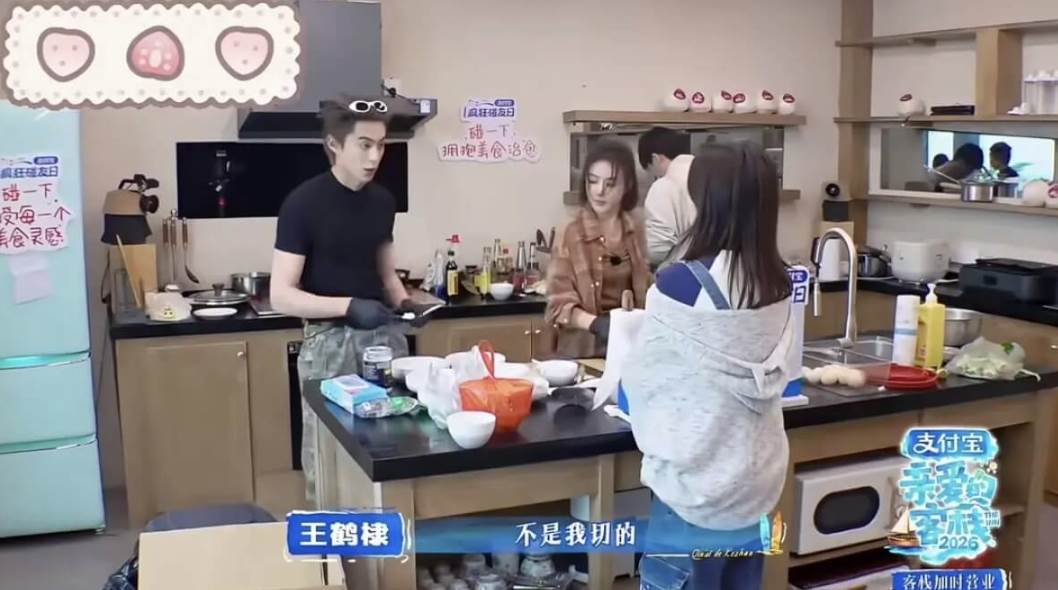 中國女星白鹿因穿男藝人的外套被算「愛男」。（圖／翻攝自微博）