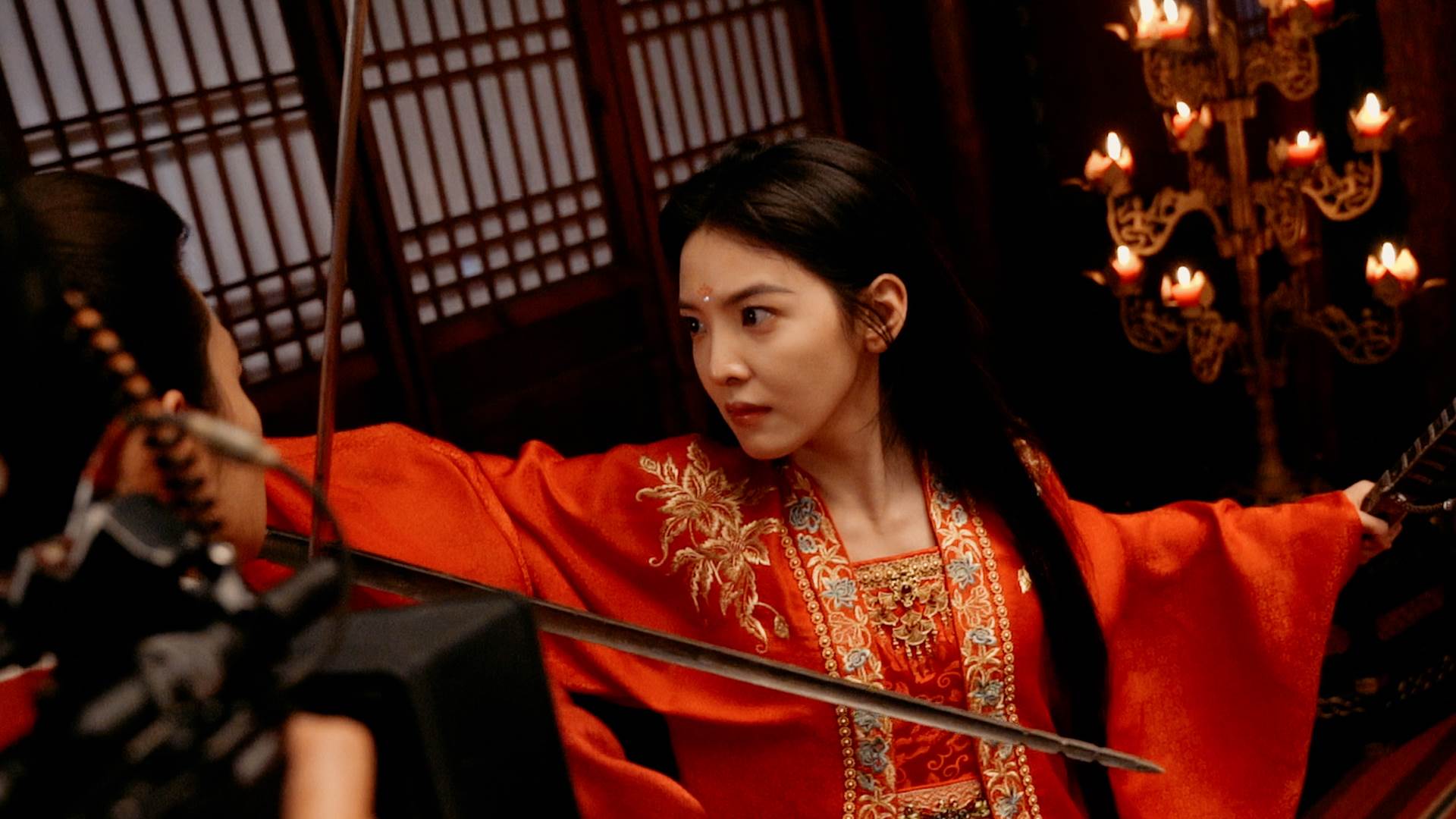 章若楠在《雨霖铃》首次出演<a href='https://star.ebc.net.tw/search/tags/古裝劇/' target='_blank'>古裝劇</a>，打戲表現亮眼。（圖／Disney+）