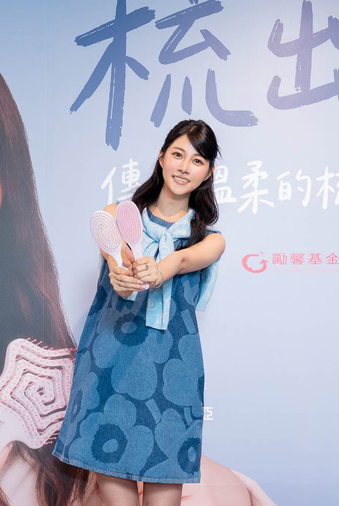 女星阿部瑪利亞攜手勵馨基金會，希望透過自己的力量傳遞溫柔與愛。（圖／潘朵拉的美妝盒提供）