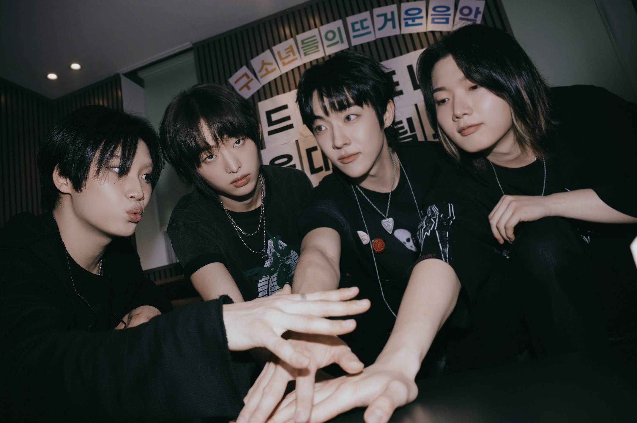 新銳樂團Dragon Pony時隔一年再來台，自曝難忘和<a href='https://star.ebc.net.tw/search/tags/TRASH/' target='_blank'>TRASH</a>一起去吃火鍋。（圖／D-SHOW TAIWAN提供）