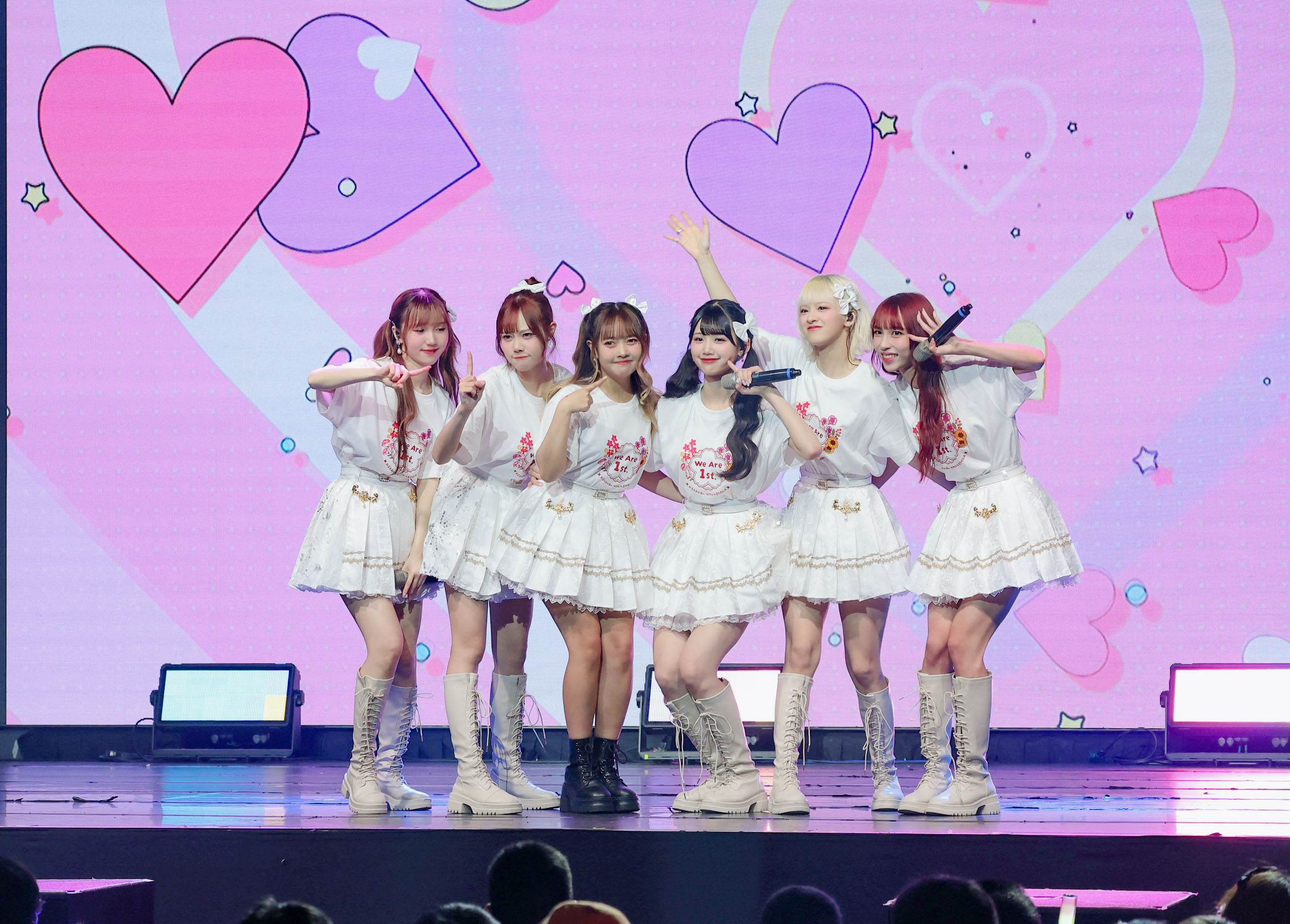 女團TPE48<a href='https://star.ebc.net.tw/search/tags/見面會/' target='_blank'>見面會</a>，一期生其中一套演出服裝，是蔡伊柔（肉肉）親自設計（左起：劉曉晴.蔡亞恩.張羽翎.林于馨.蔡伊柔.林易沄）。（圖／好言娛樂提供）