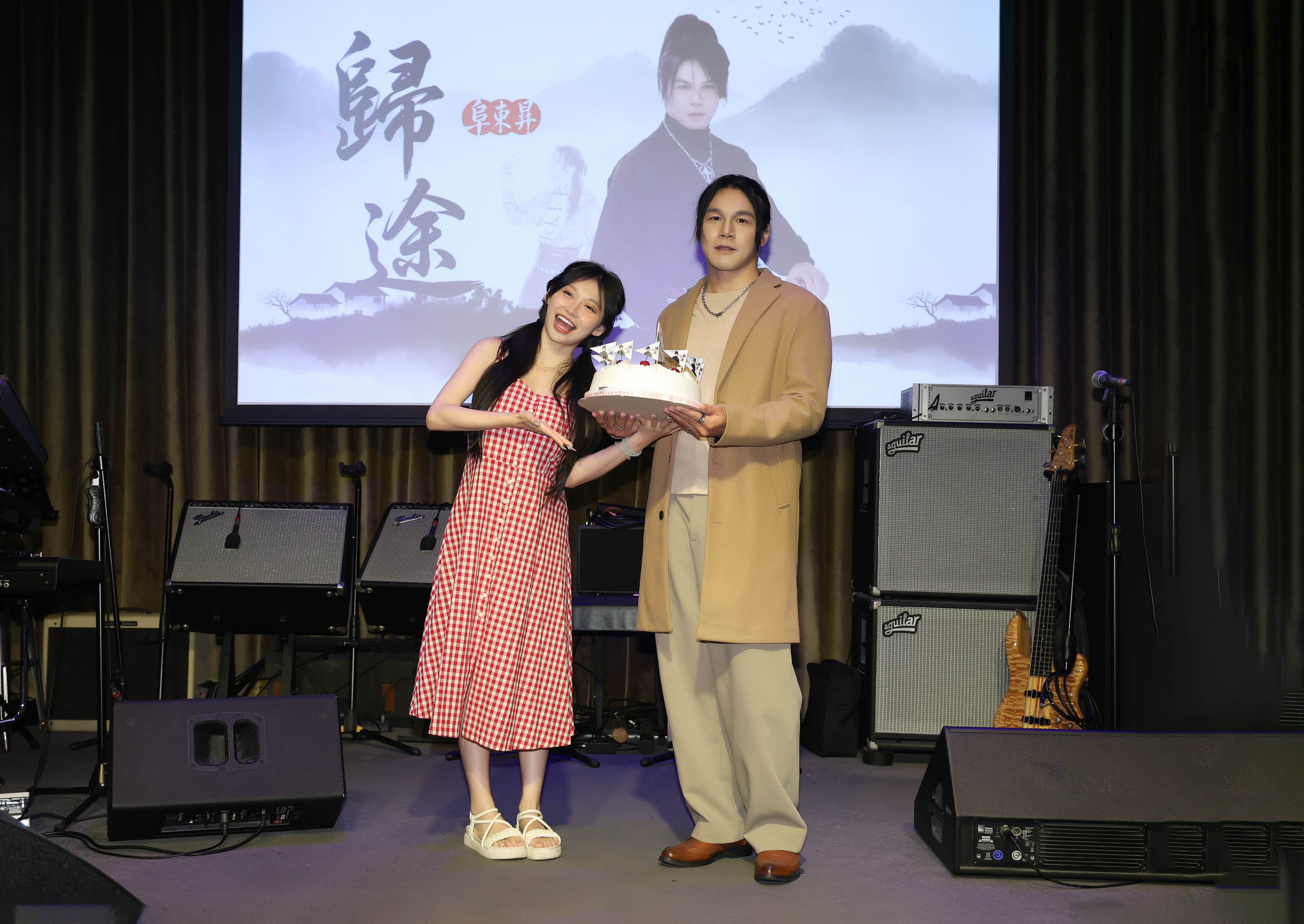 祈錦鈅力挺好友站台阜東昇發片記者會。（圖／阜東昇音樂工作室提供）