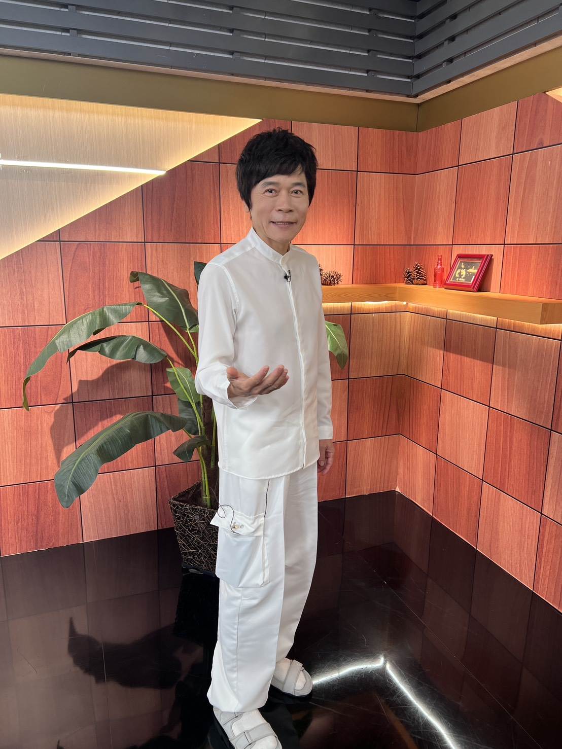 洪榮宏過去曾遭黑道尋仇身中4刀。（圖／年代提供）