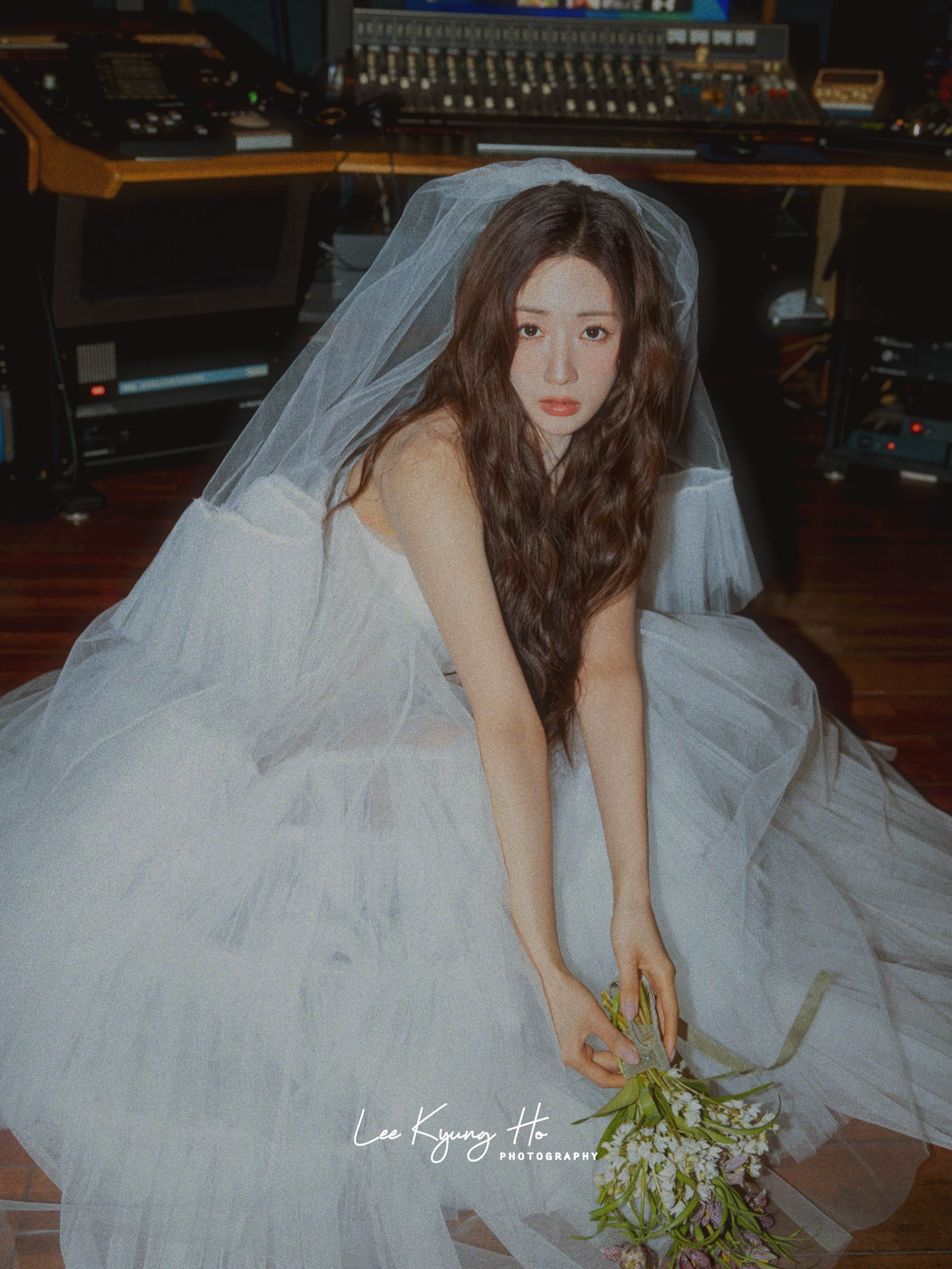 南韓女團Apink成員尹普美（윤보미）和知名作曲家Rado婚紗照曝光。（圖／翻攝自IG）