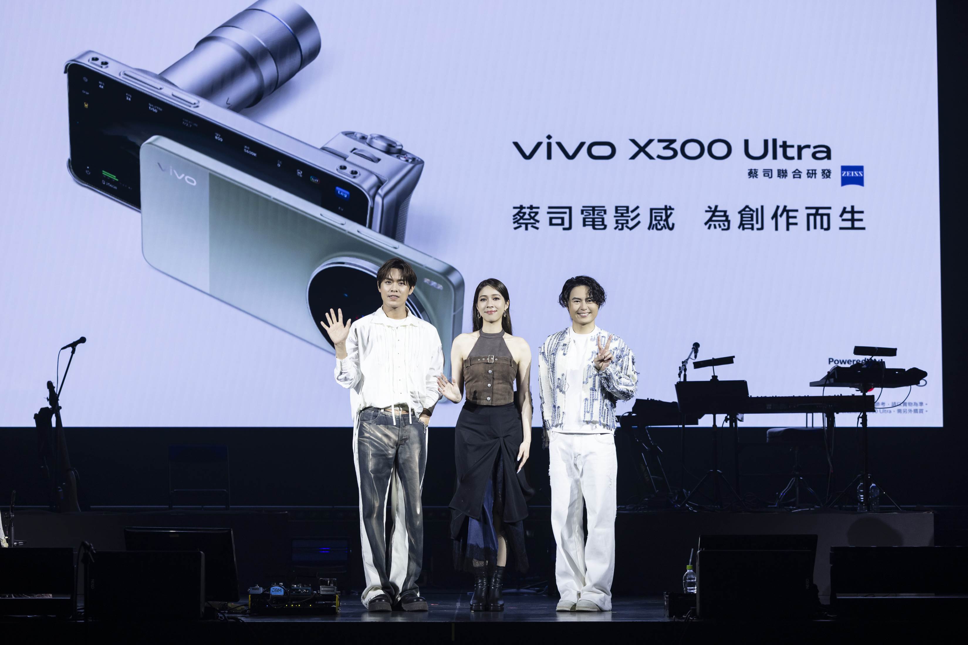 vivo邀約告五人擔任年度代言人再創佳績，宣布得獎就抽15台<a href='https://star.ebc.net.tw/search/tags/手機/' target='_blank'>手機</a>。（圖／相信音樂提供）