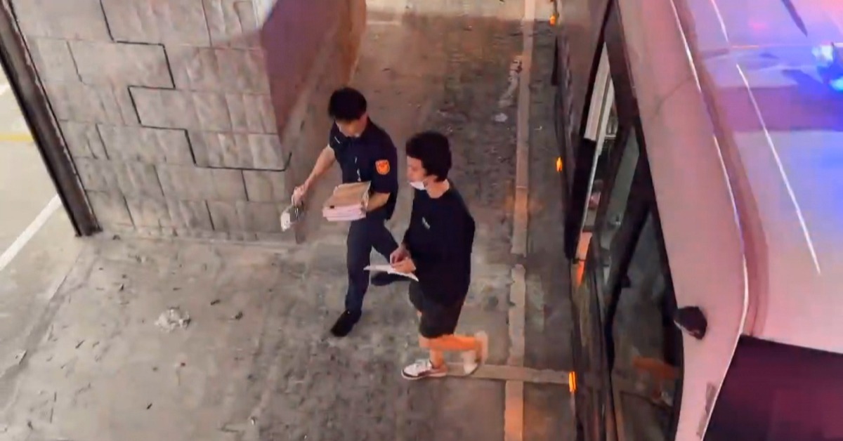 士林地檢署16日晚間複訊後，認定孫安佐（右）案情重大，已向法院聲請羈押禁見。（圖／東森新聞）