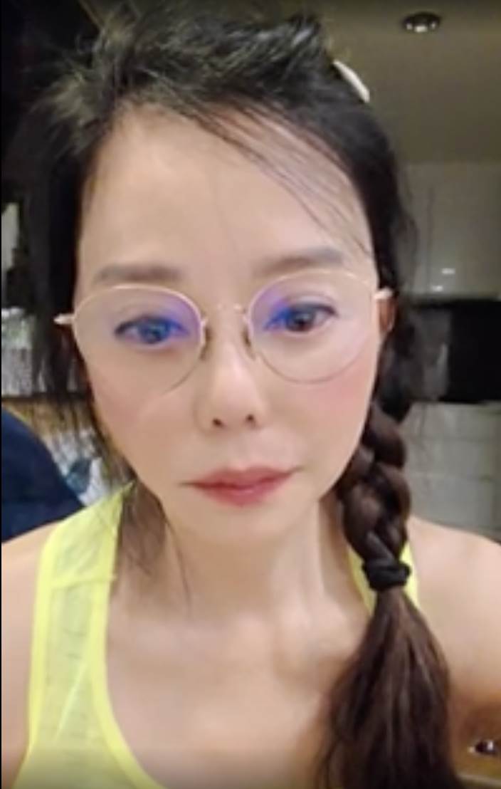狄鶯在孫安佐被捕前一天直播就神預言，並不斷維護自己的兒子沒錯。（圖／翻攝自狄鶯twitch）