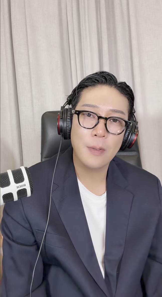 南韓饒舌歌手MC夢（MC몽）首日直播曾提及伯賢，後也在直播道歉。（圖／翻攝自MC夢 Tik Tok）