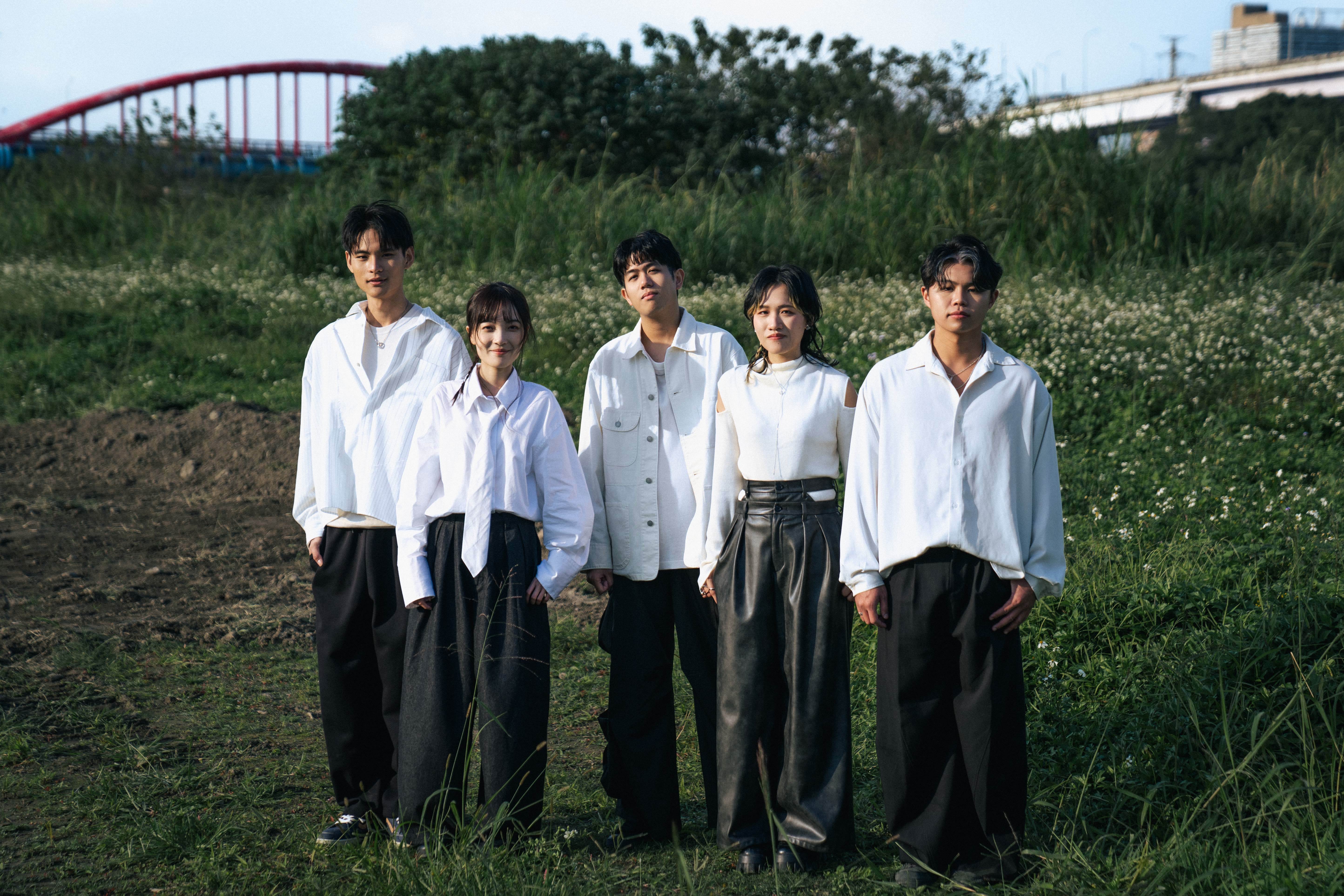 新生代人氣樂團「公館青少年GGteens」成員（左起）：吉他手政廷、主唱Lucy、鼓手阿傑、貝斯手婉鈴、主唱Adam。（圖／遠雄創藝提供）